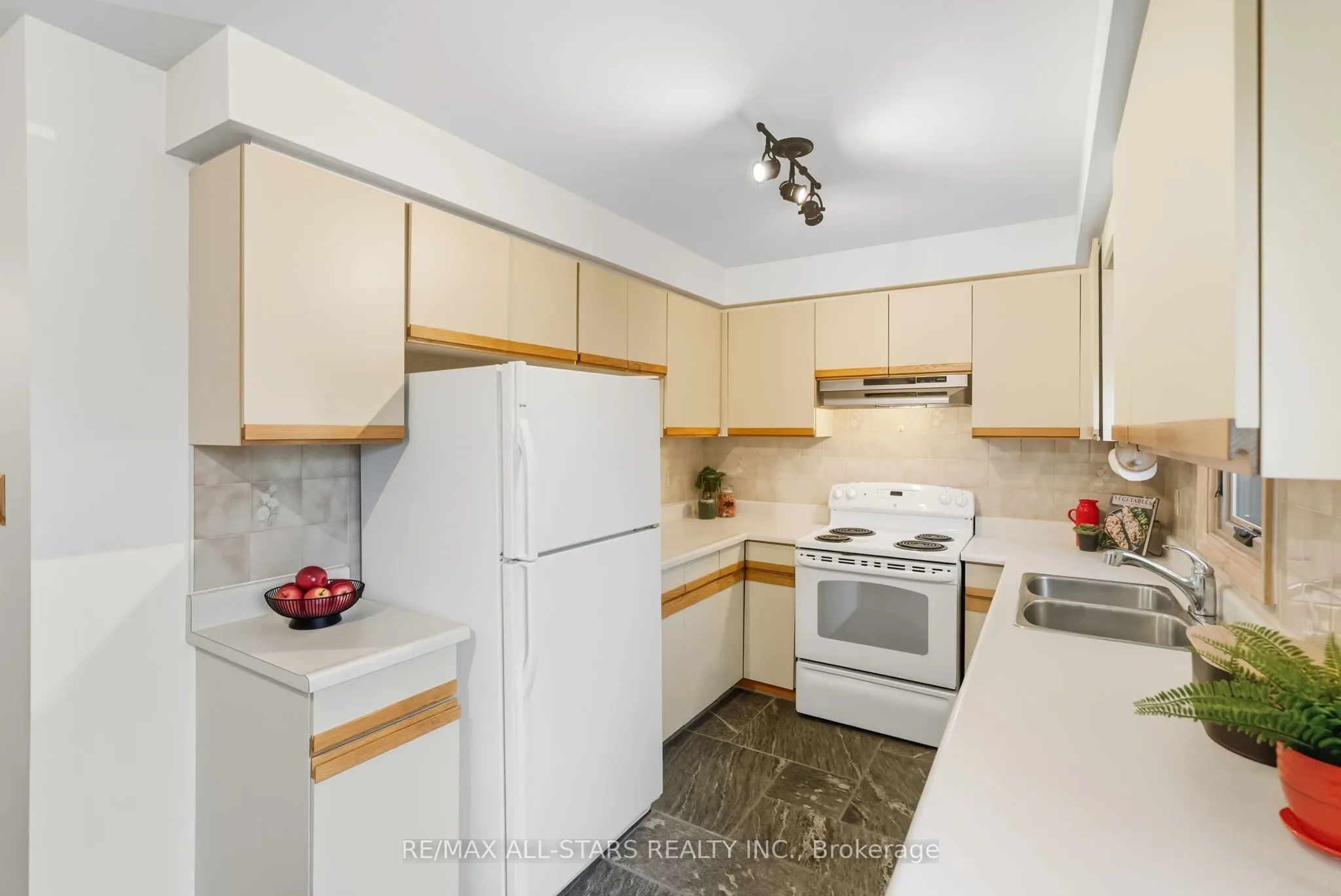 1094 Longbow Drive