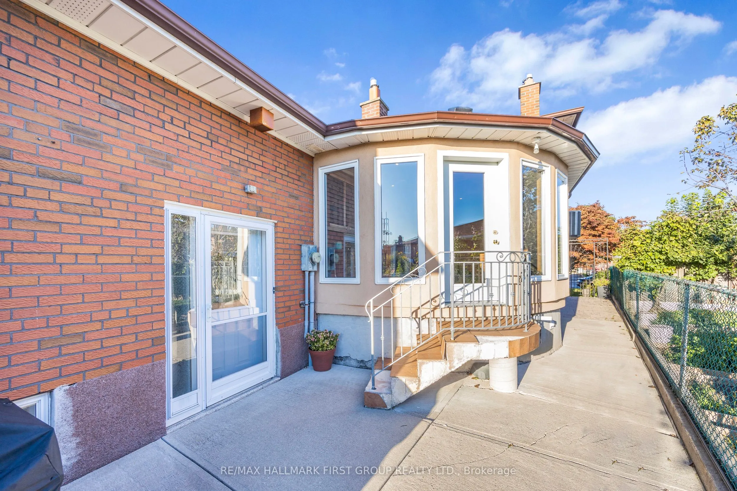 154 Fairglen Avenue
