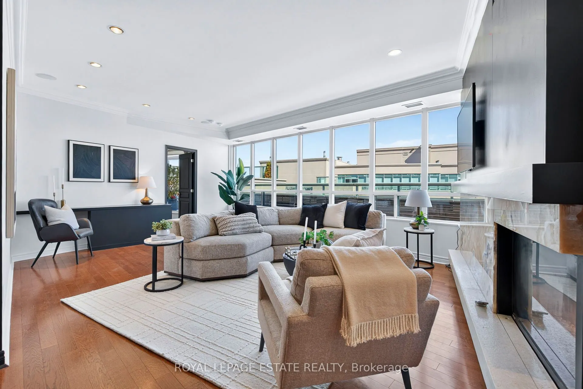 9 Boardwalk Drive, #Ph9