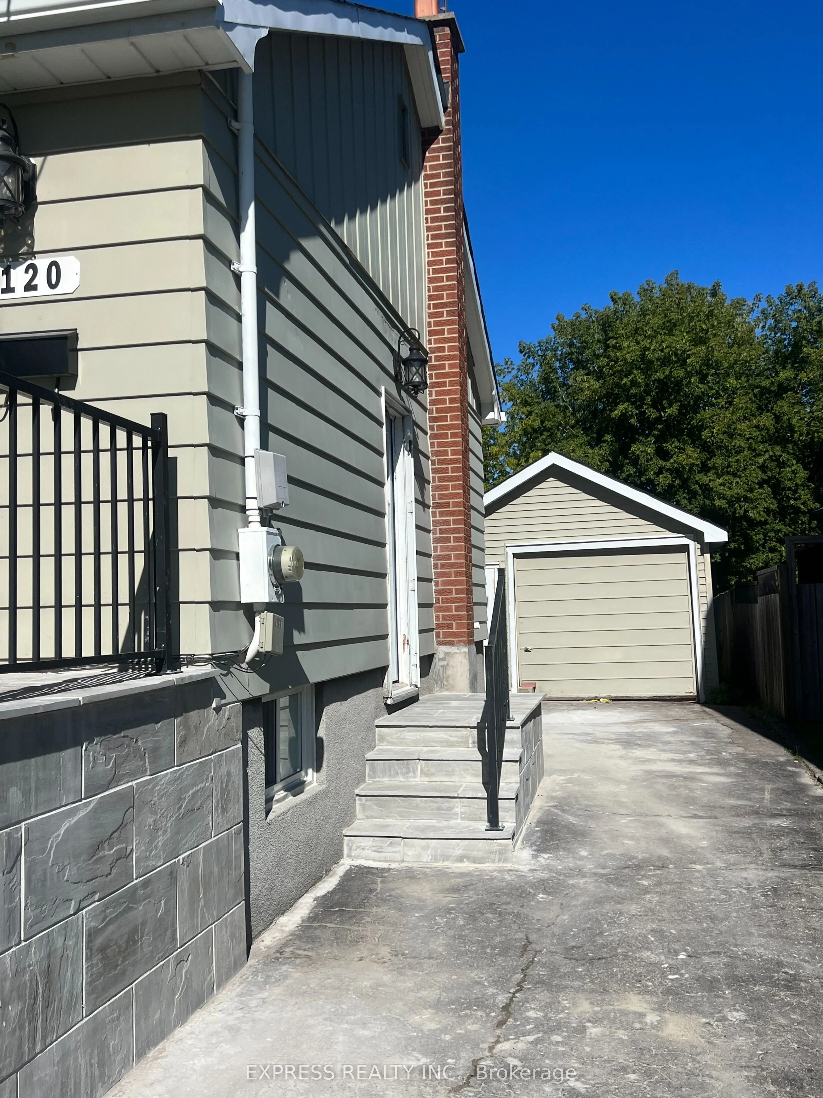 120 Beatrice Street W