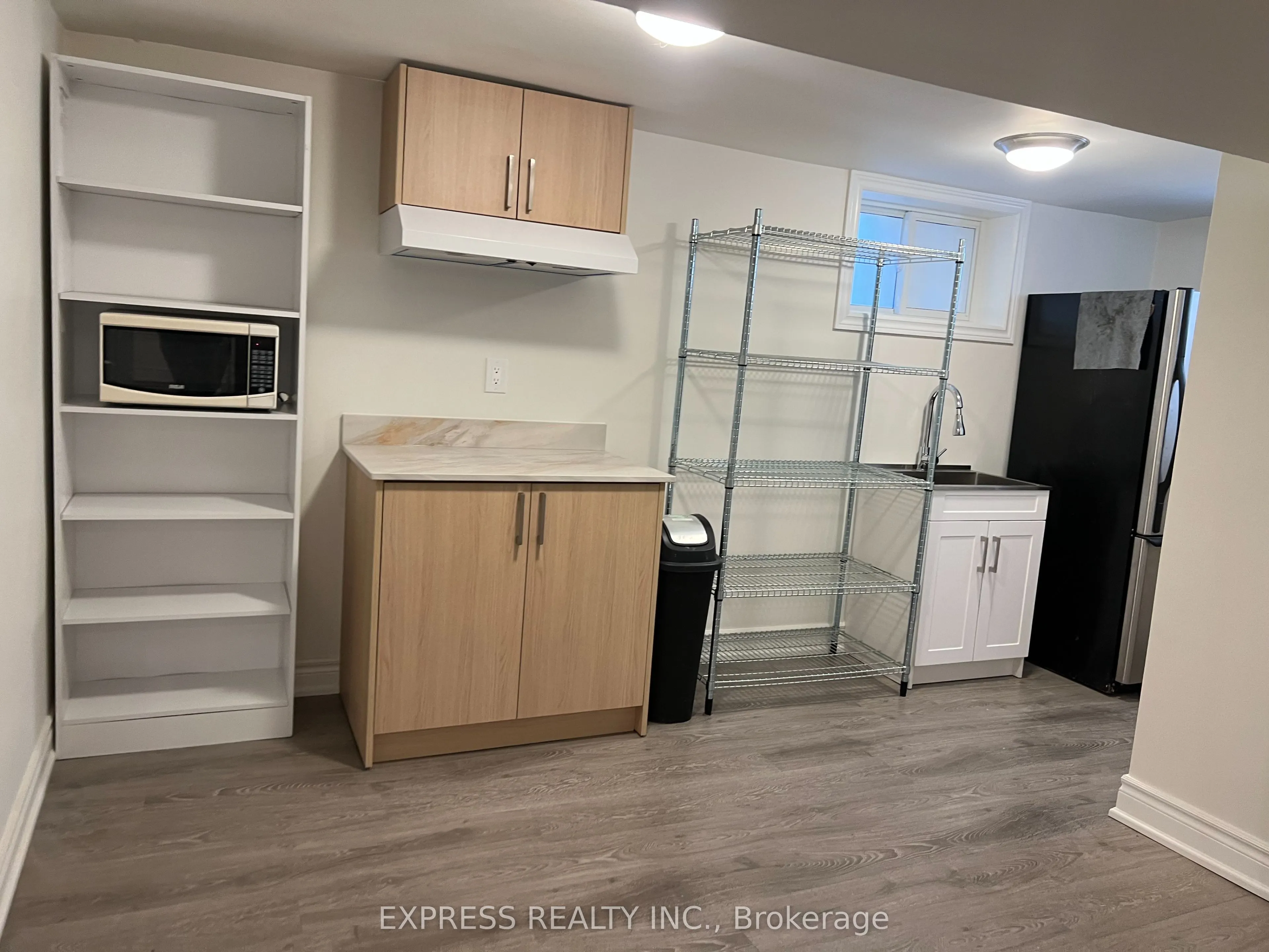 120 Beatrice Street W