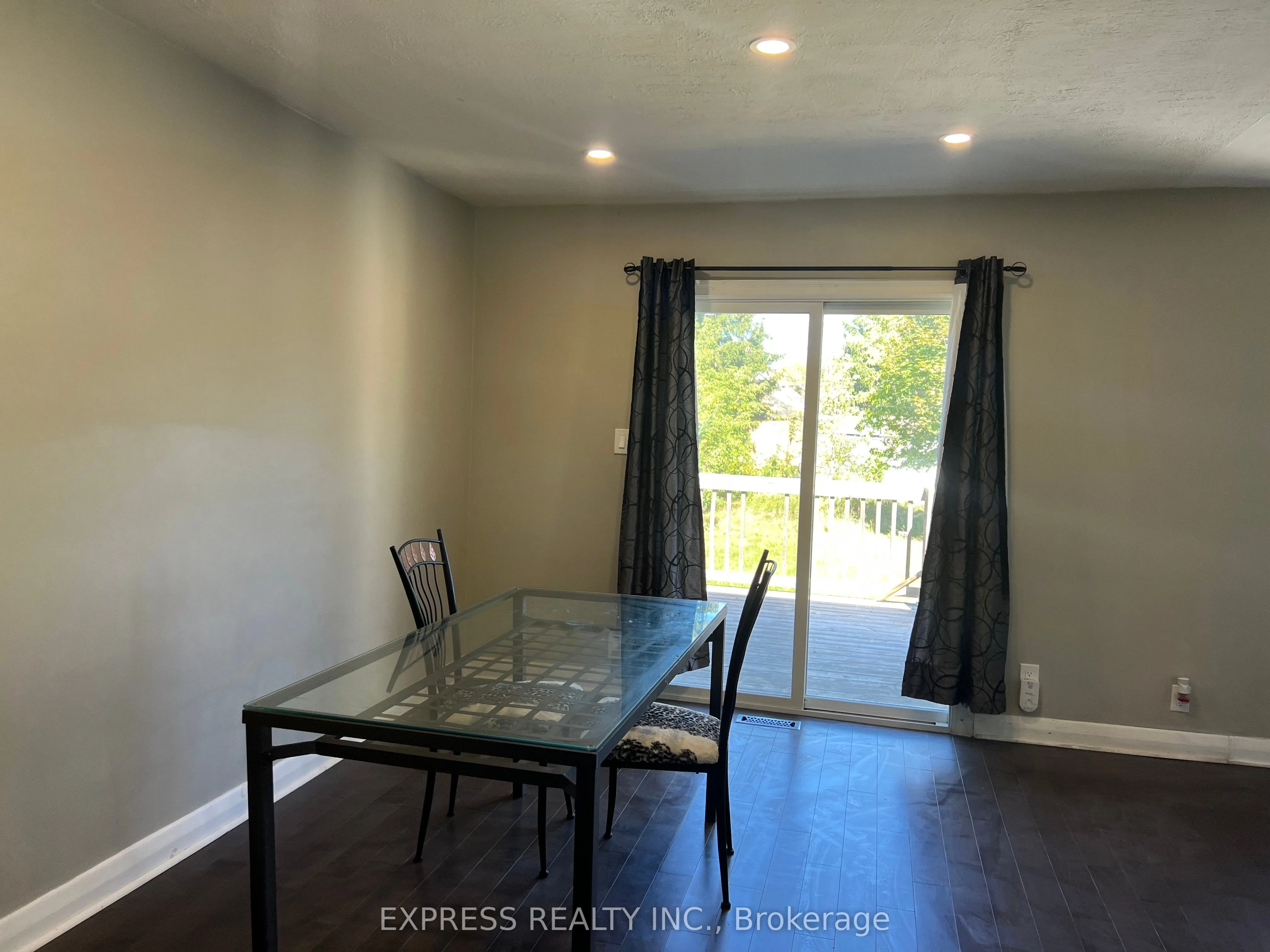 120 Beatrice Street W