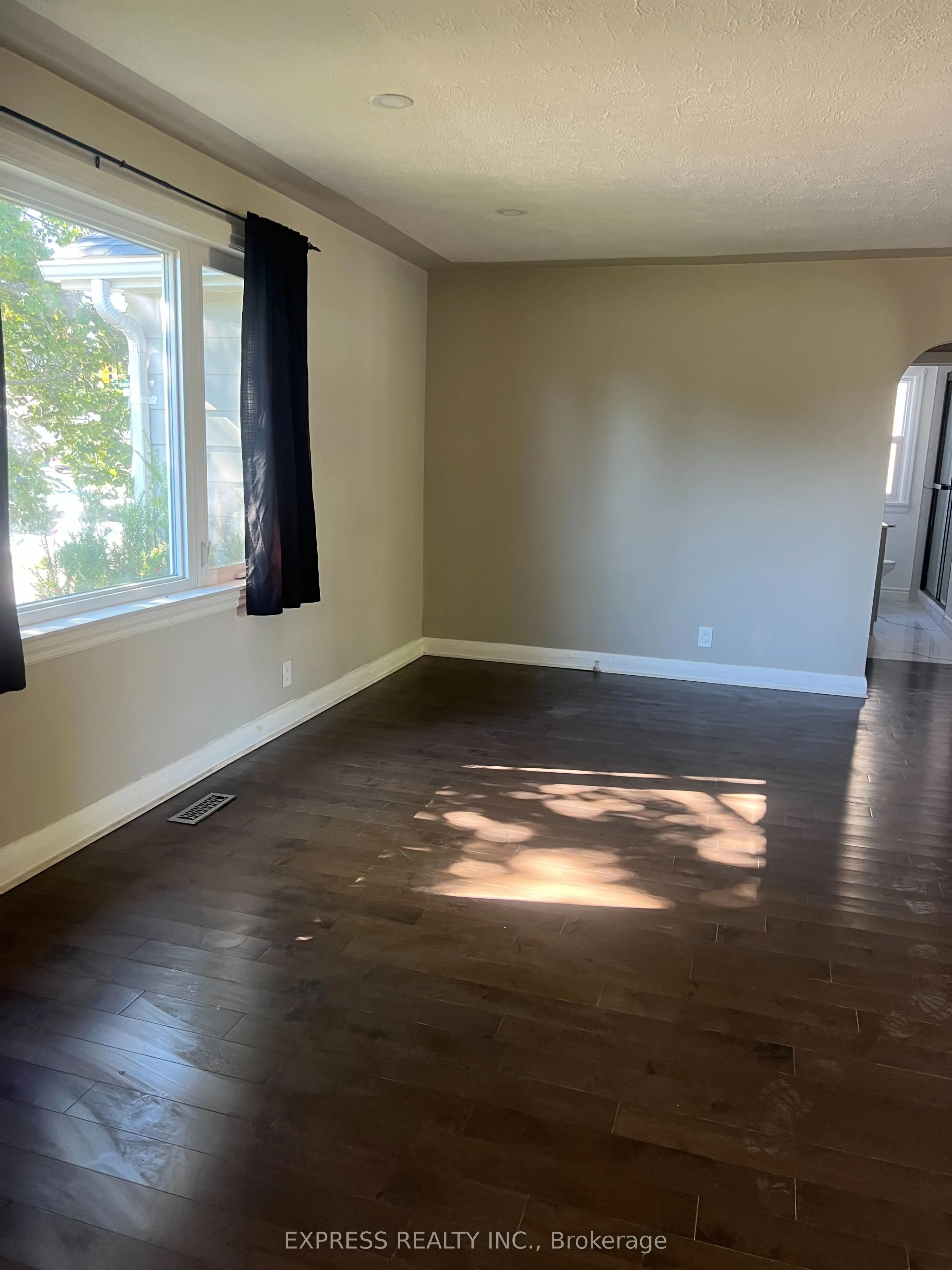 120 Beatrice Street W