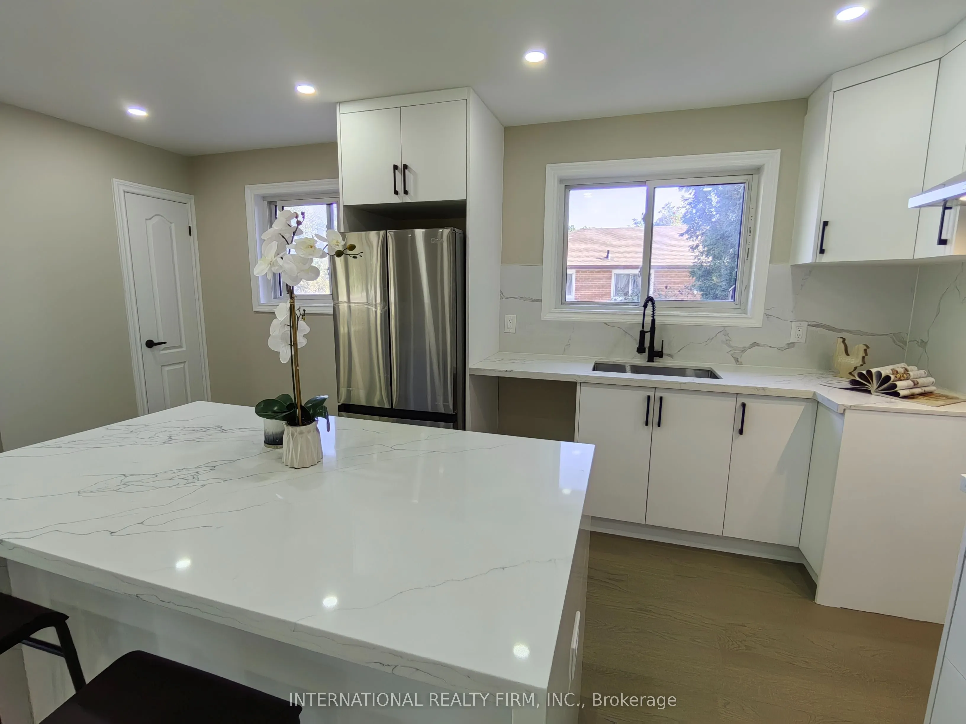 463 Rossland Road E
