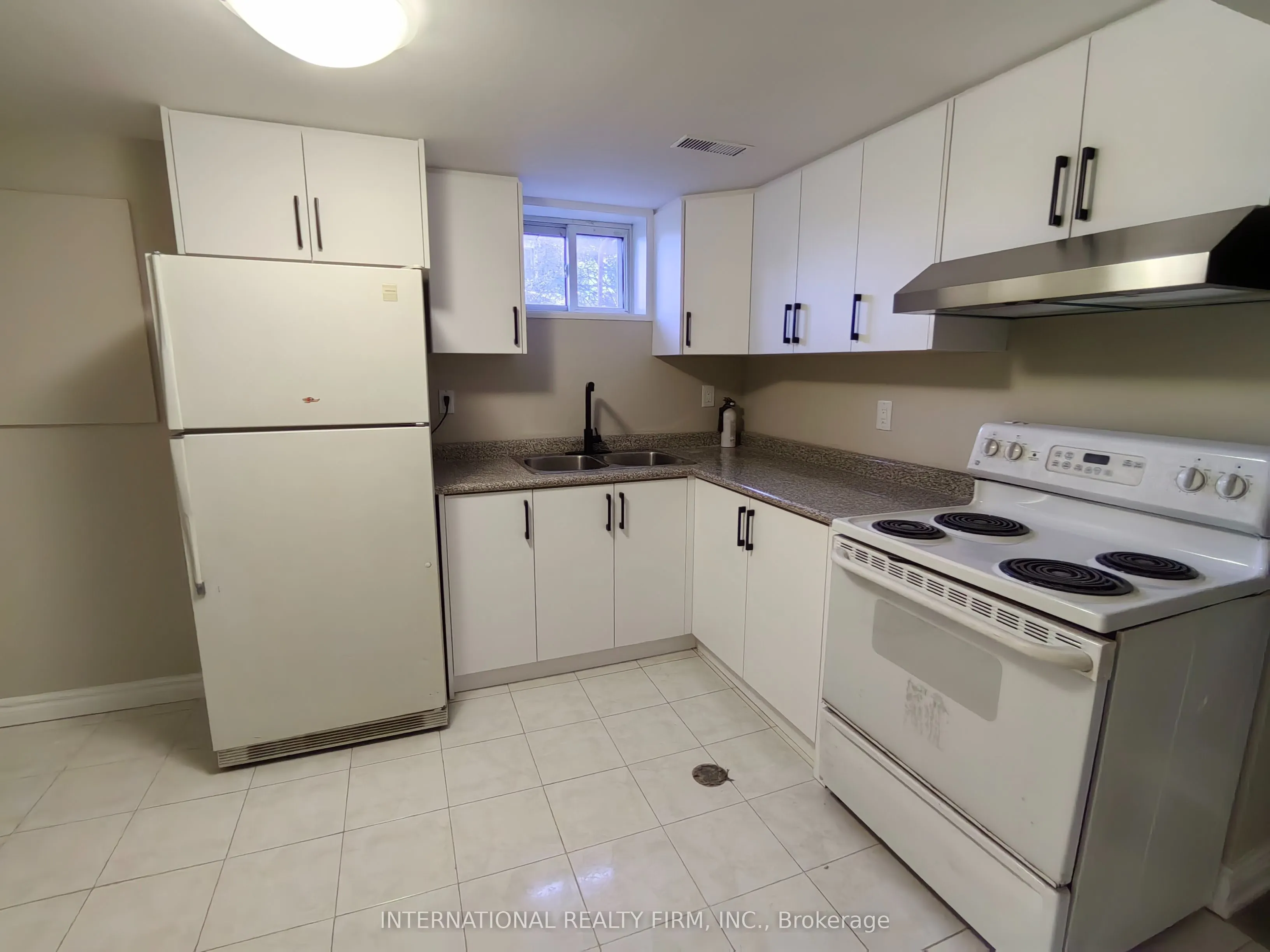 463 Rossland Road E