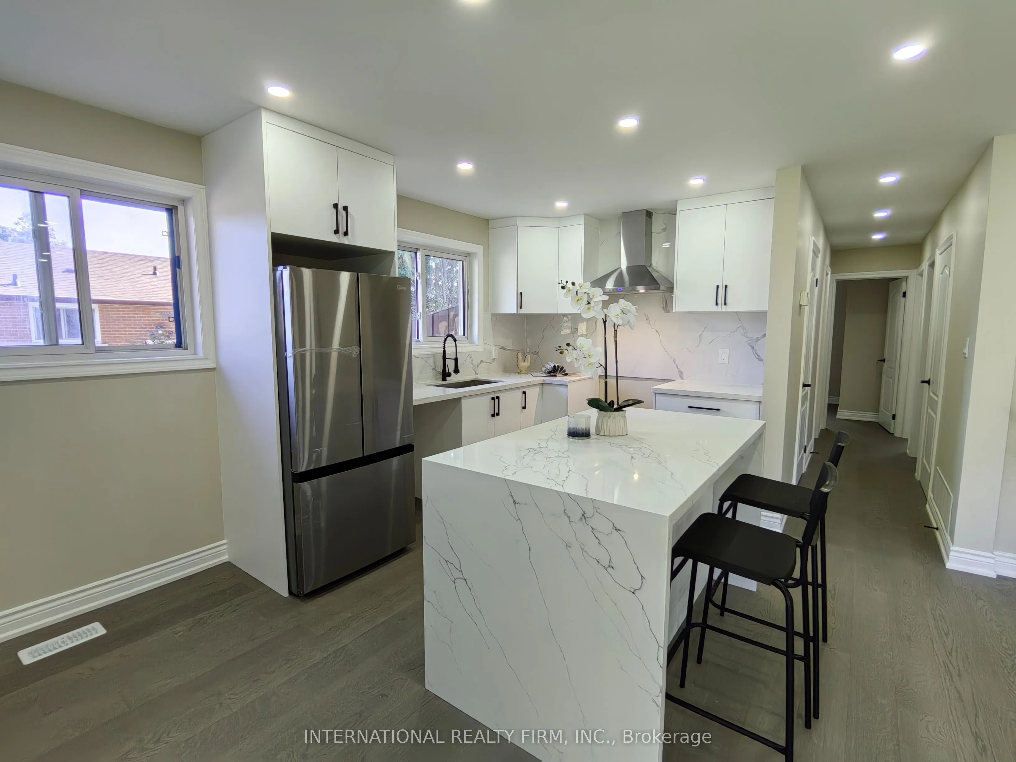 463 Rossland Road E