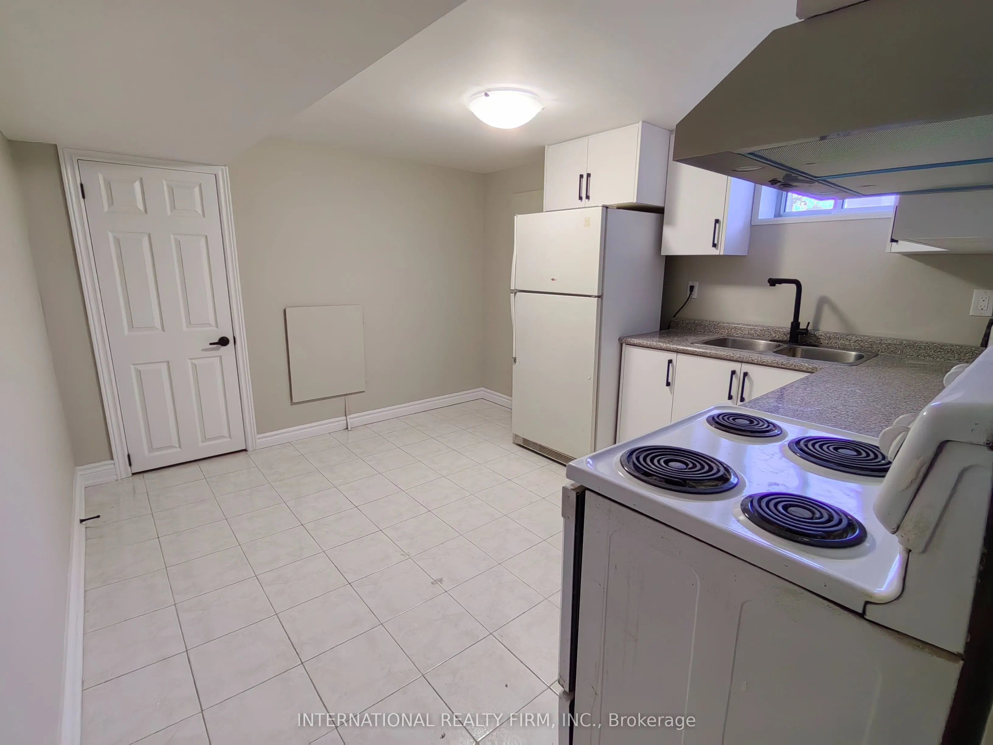 463 Rossland Road E