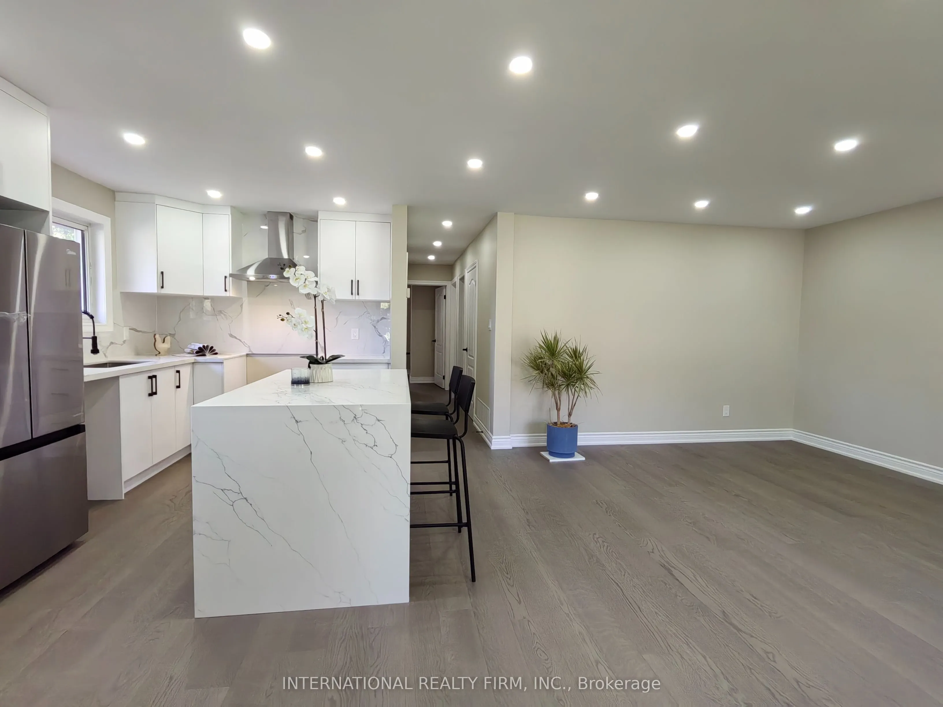 463 Rossland Road E