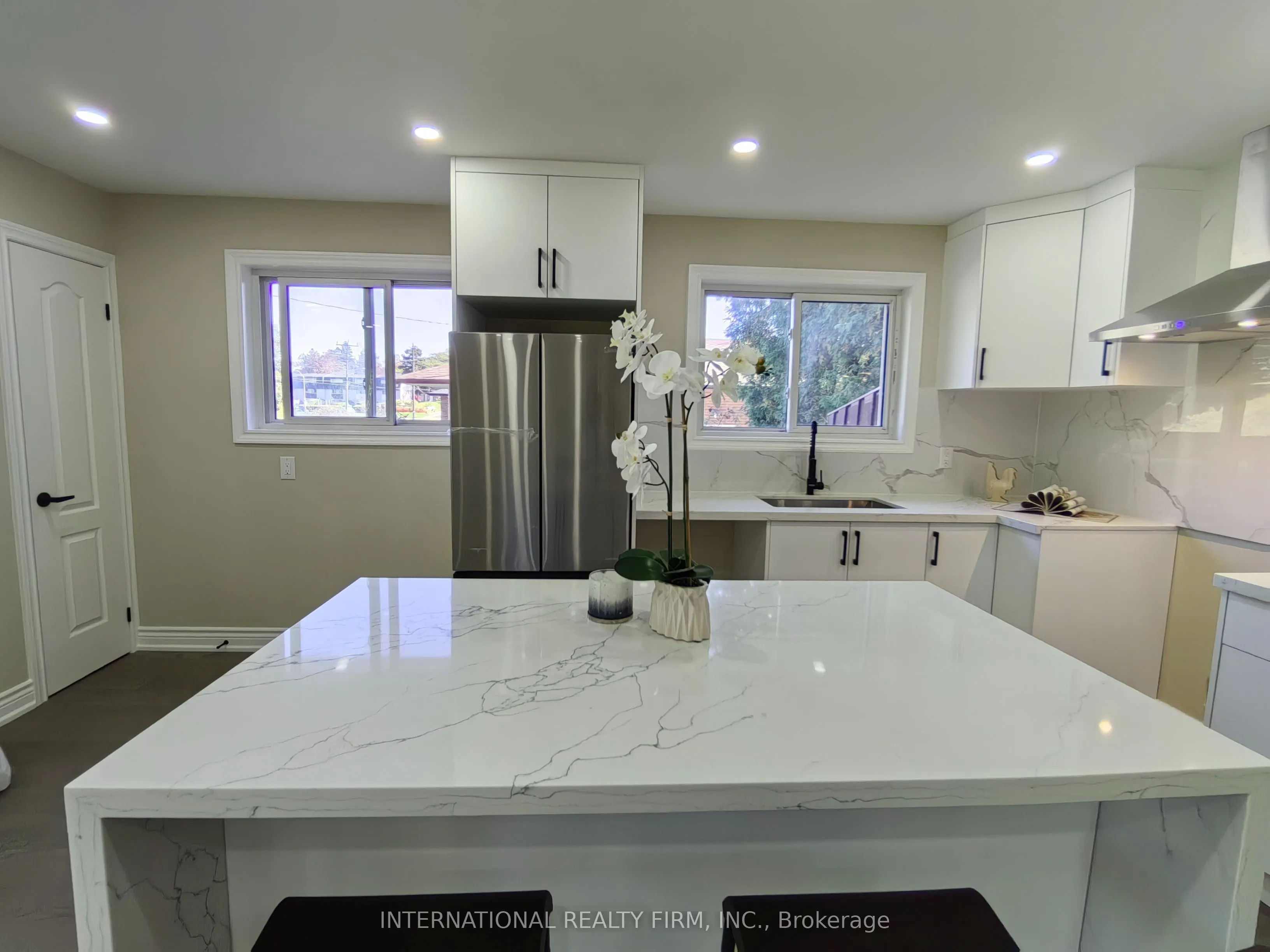 463 Rossland Road E