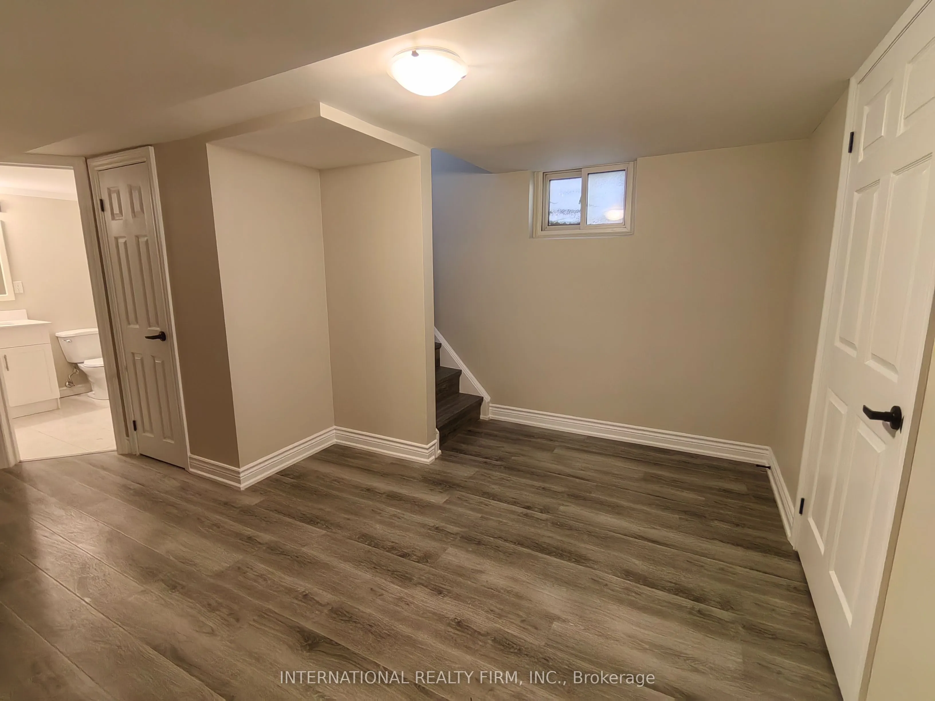 463 Rossland Road E