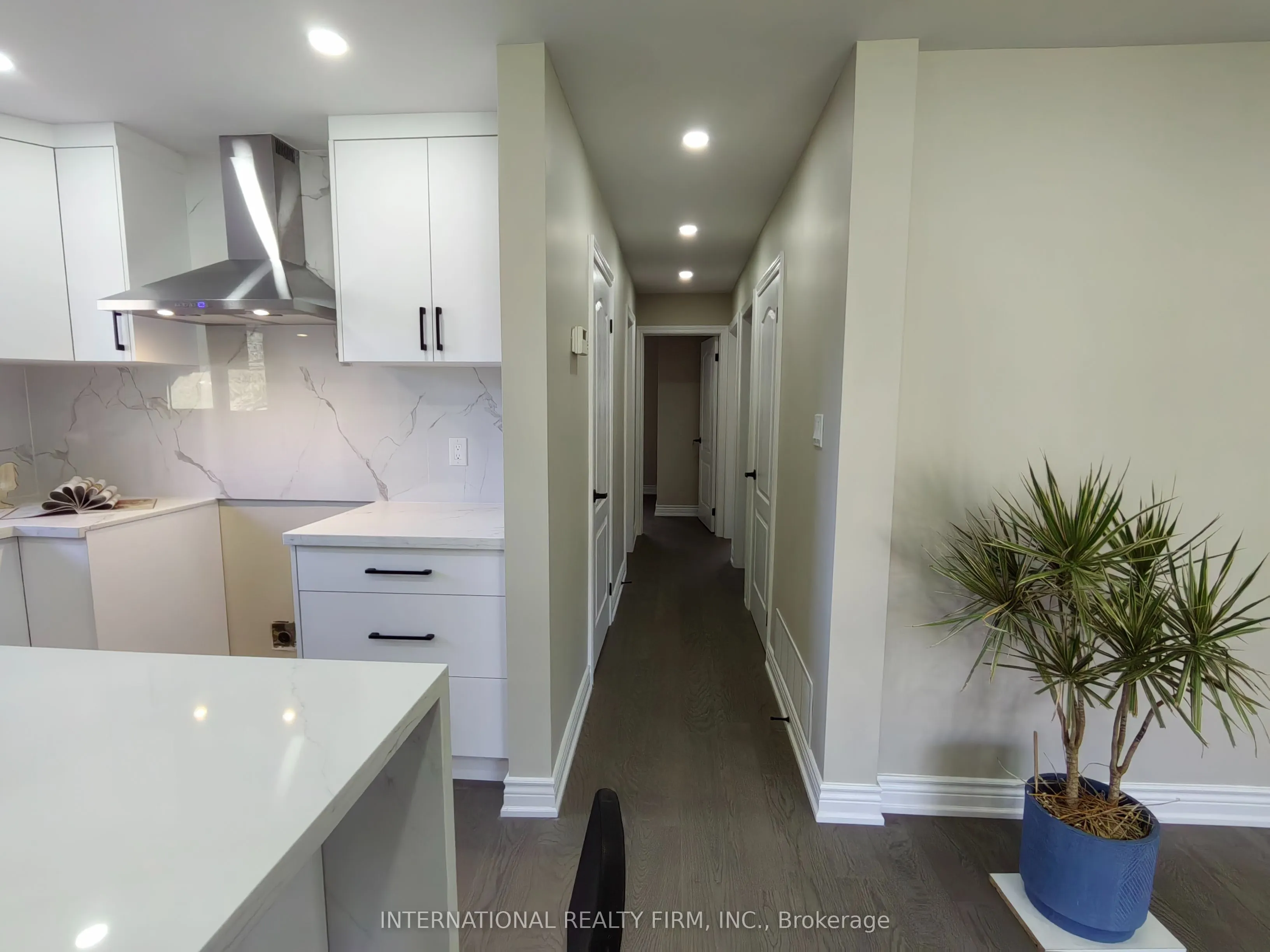 463 Rossland Road E