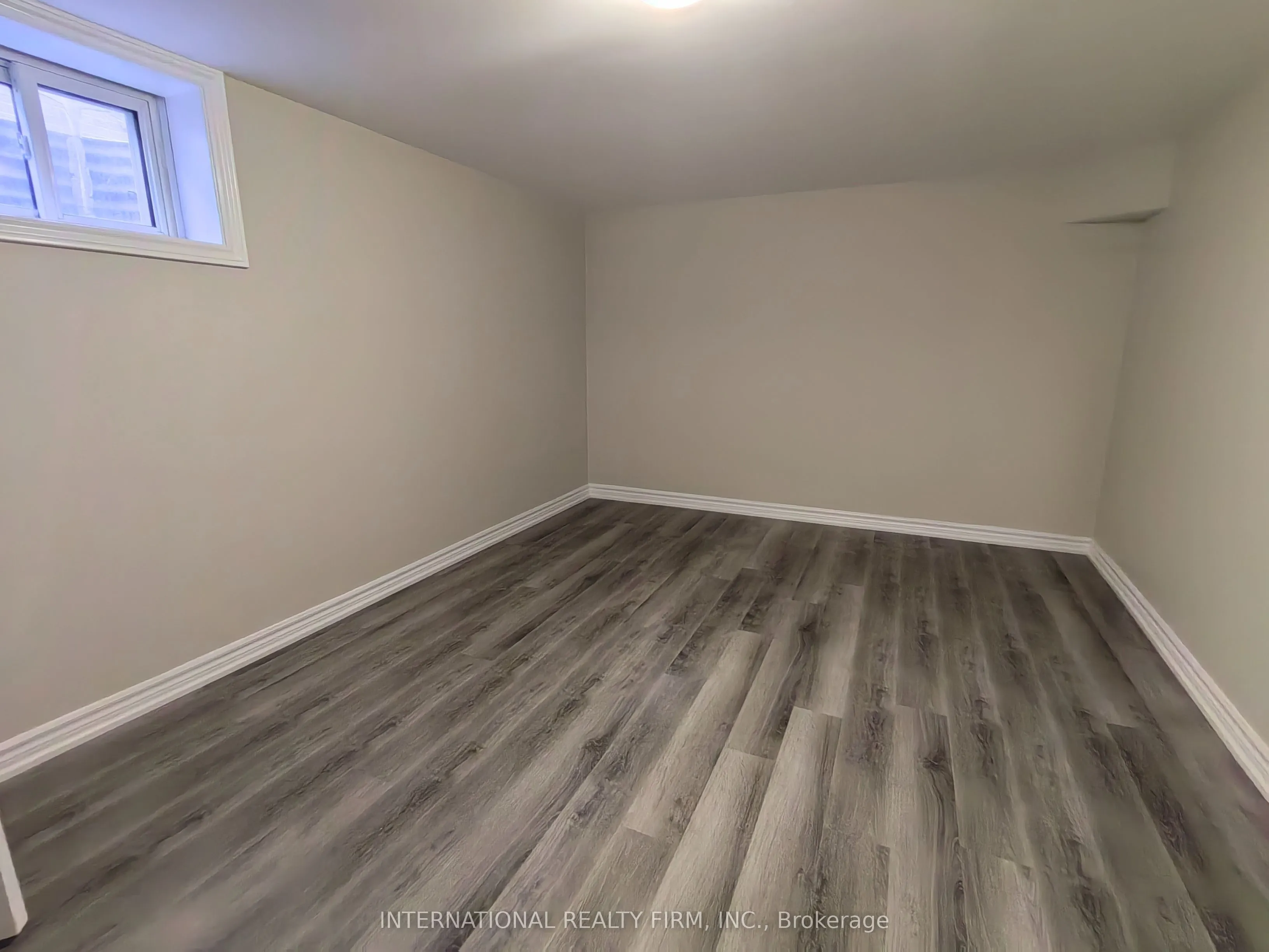 463 Rossland Road E