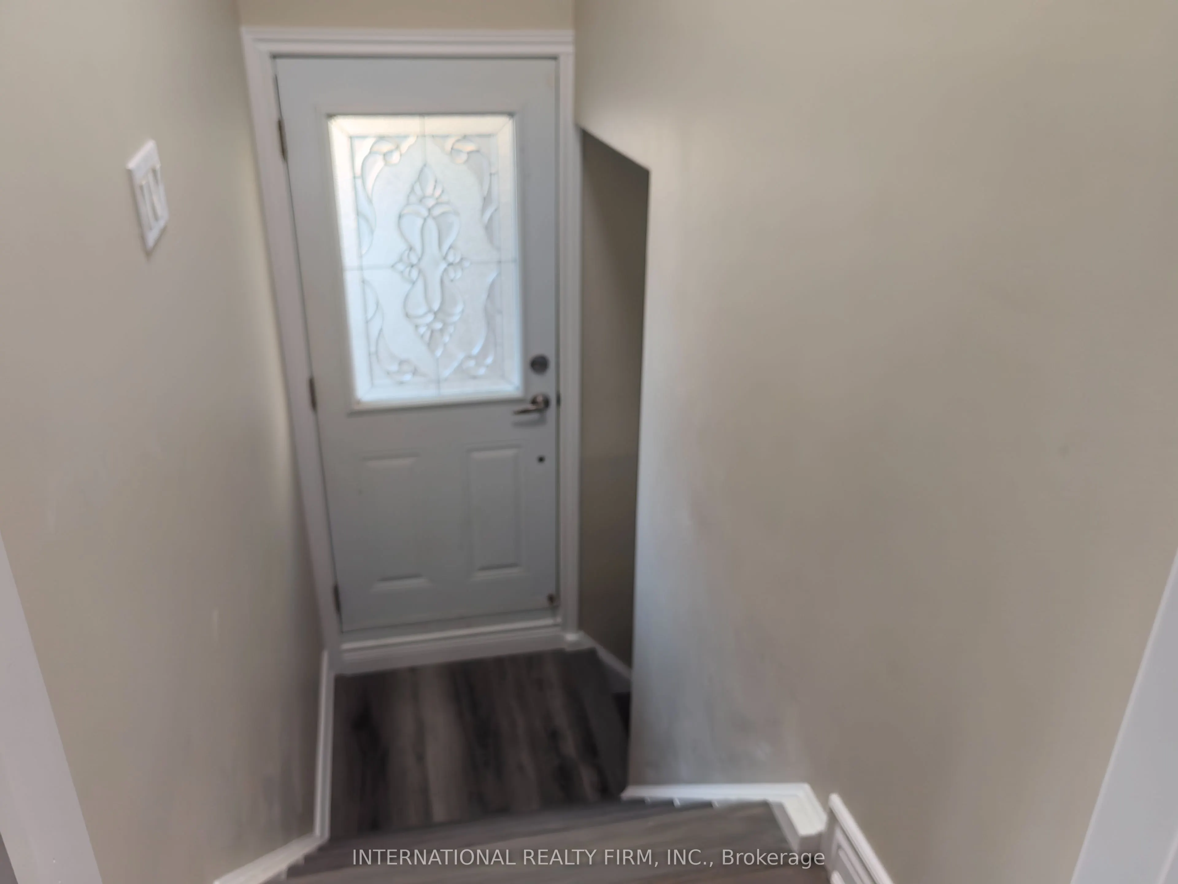 463 Rossland Road E