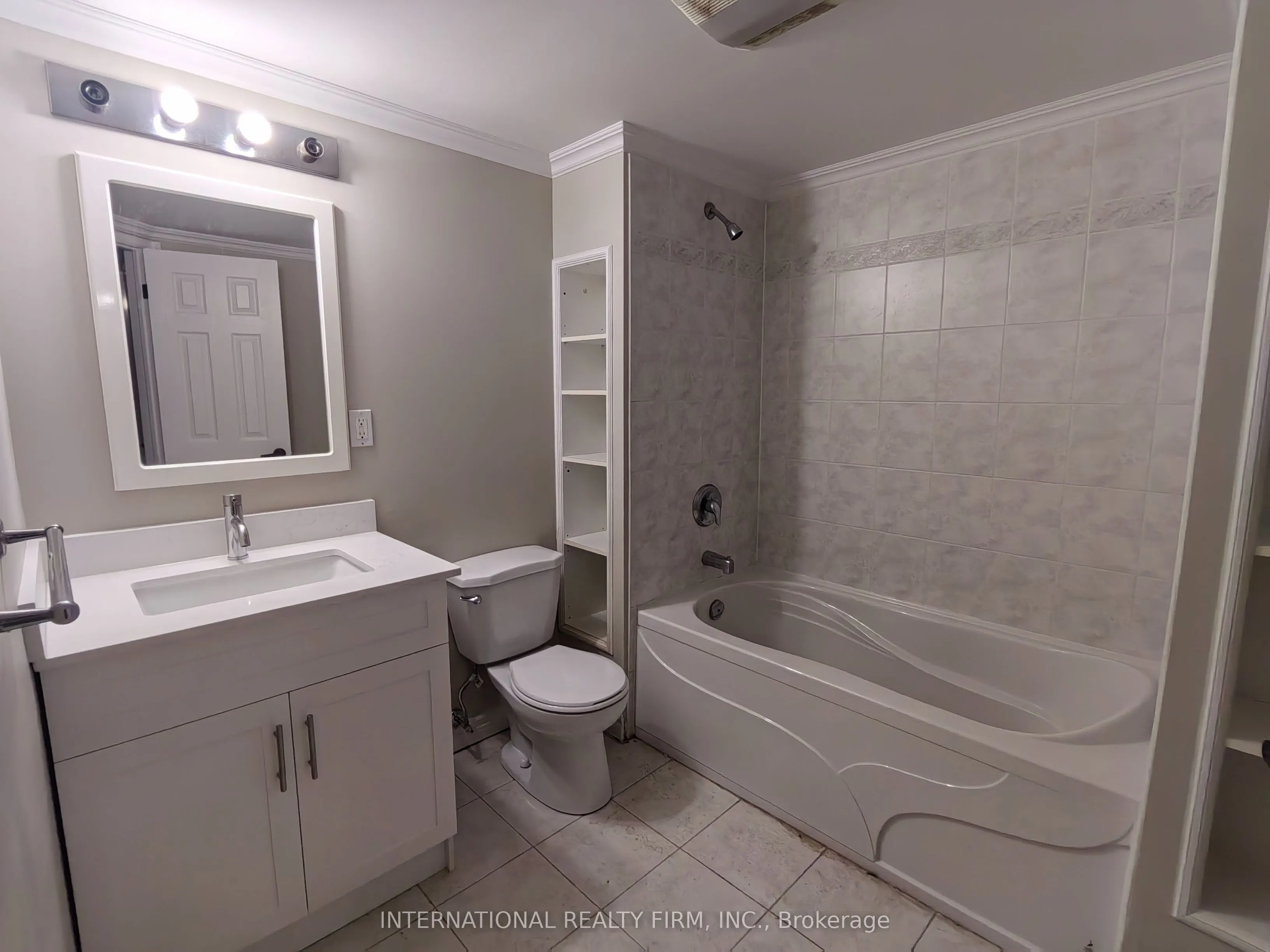 463 Rossland Road E