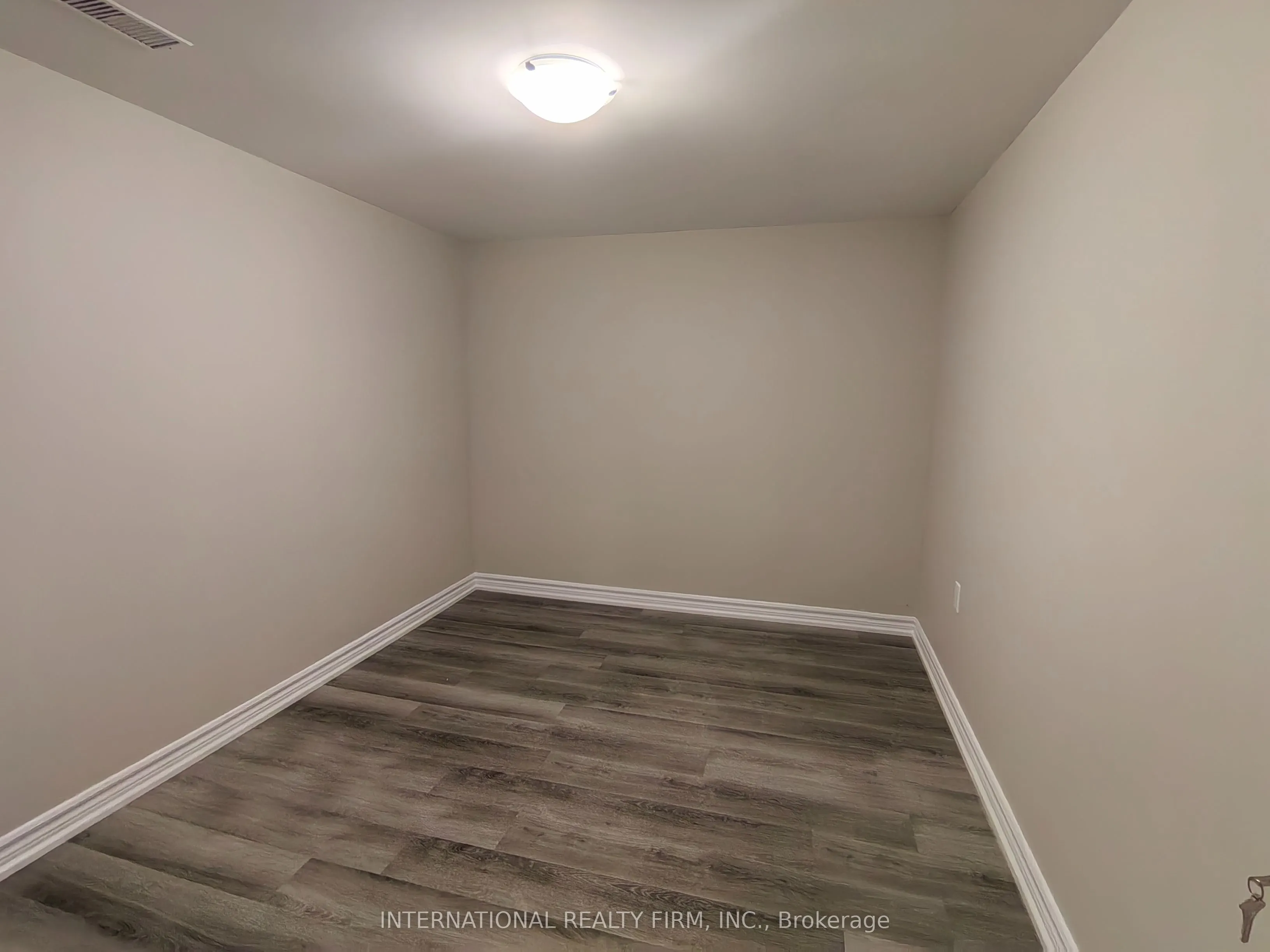 463 Rossland Road E