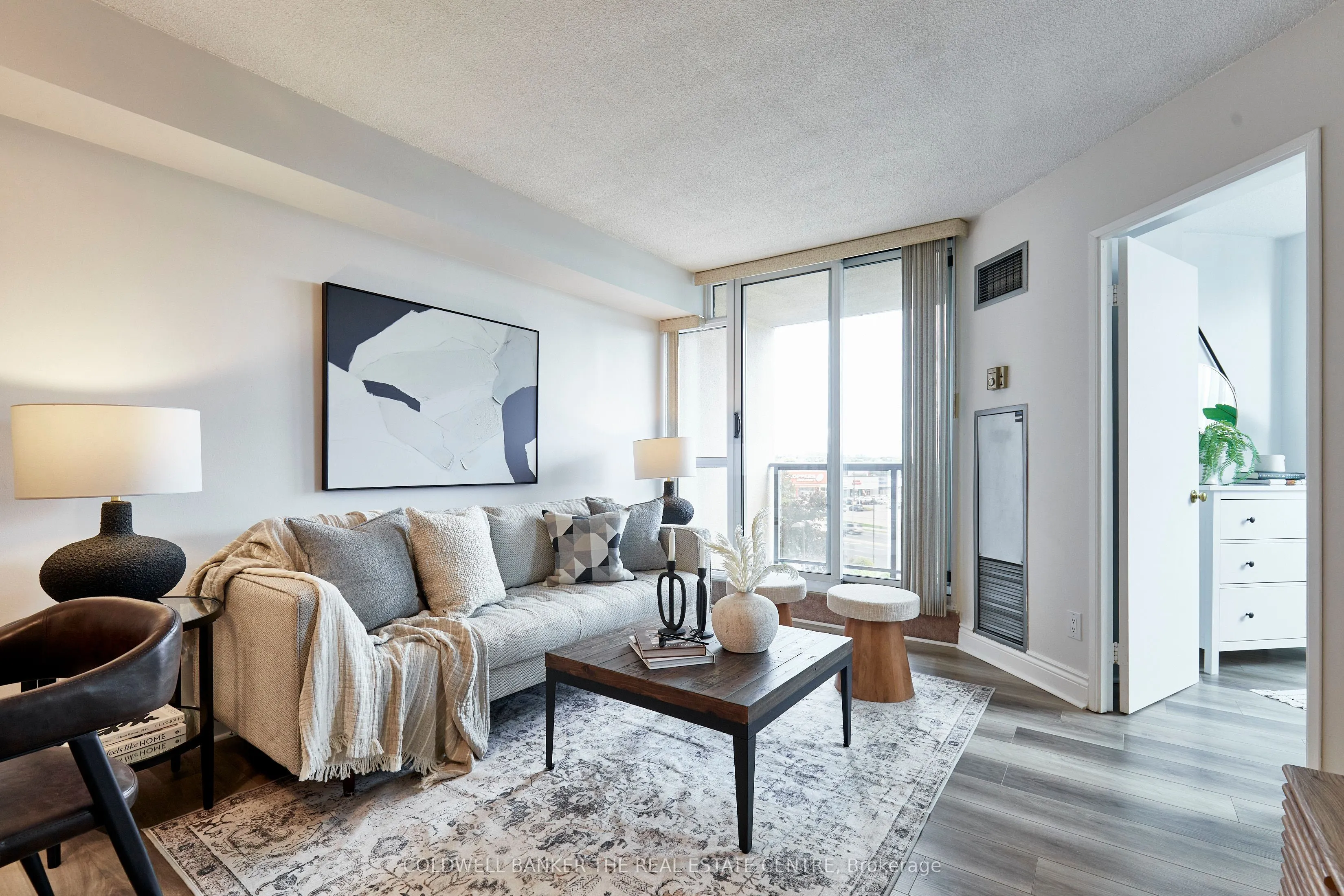 2 Westney Road N, #401