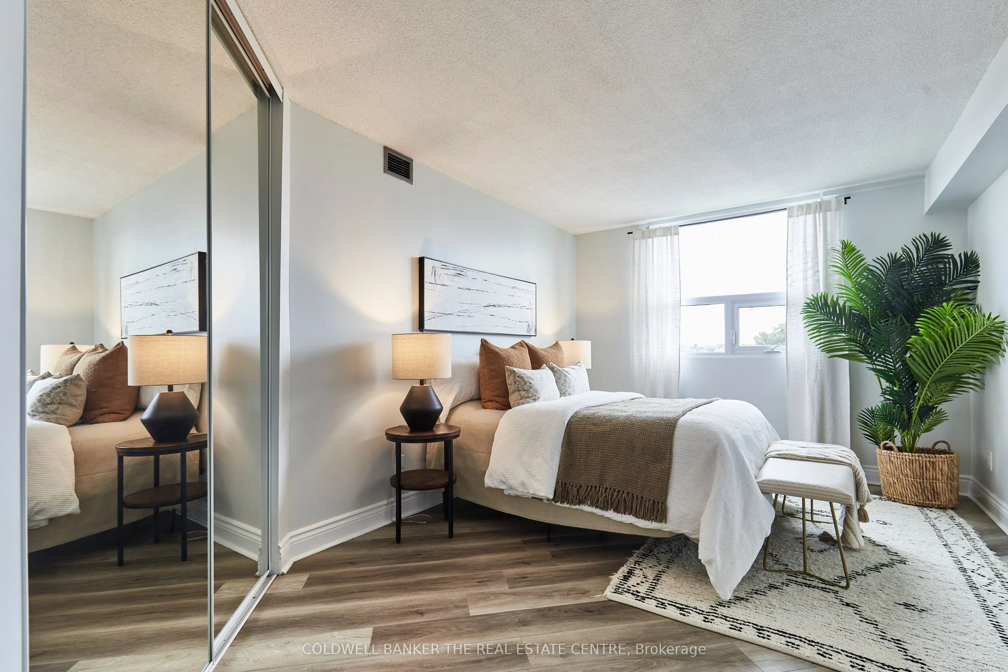 2 Westney Road N, #401