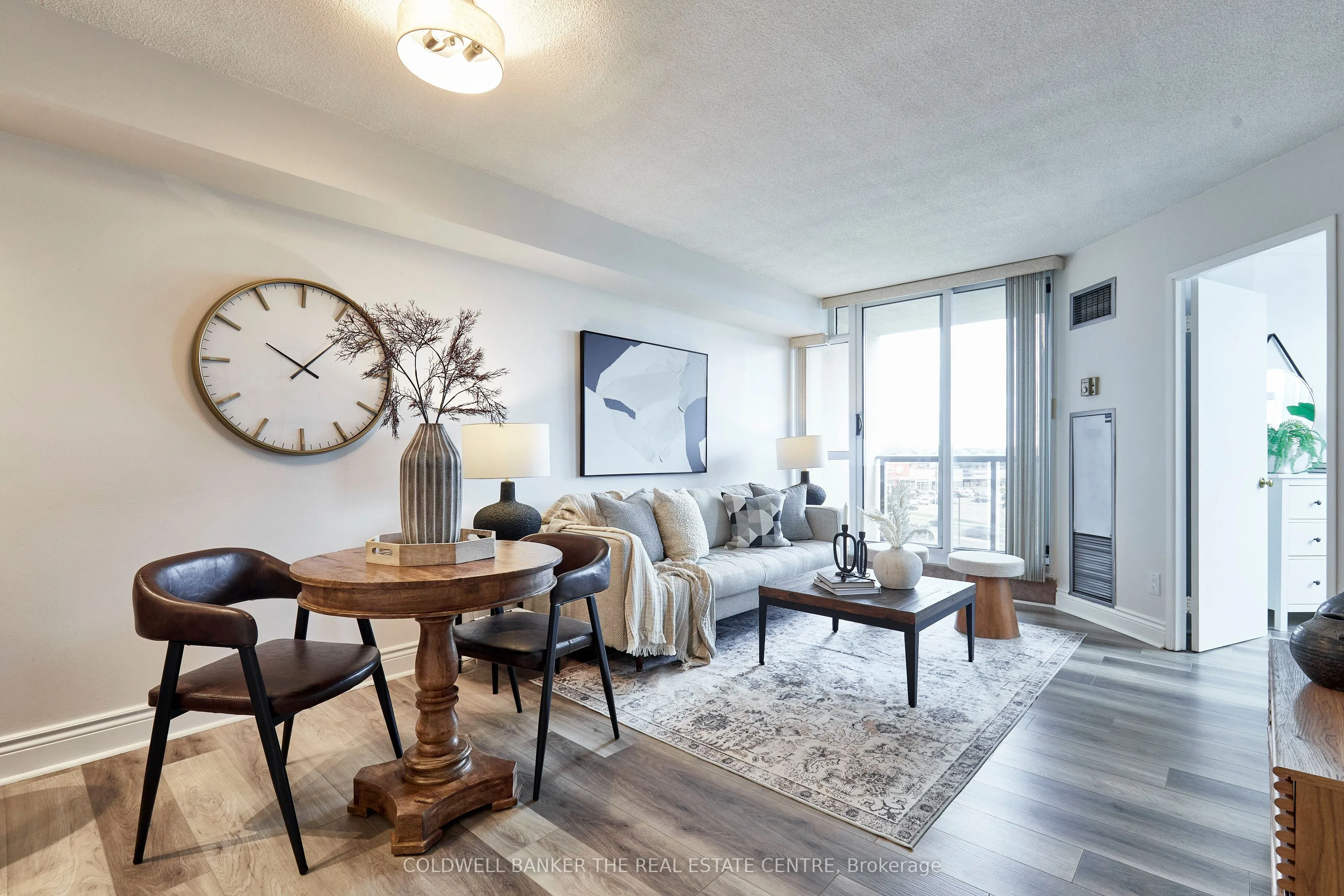 2 Westney Road N, #401