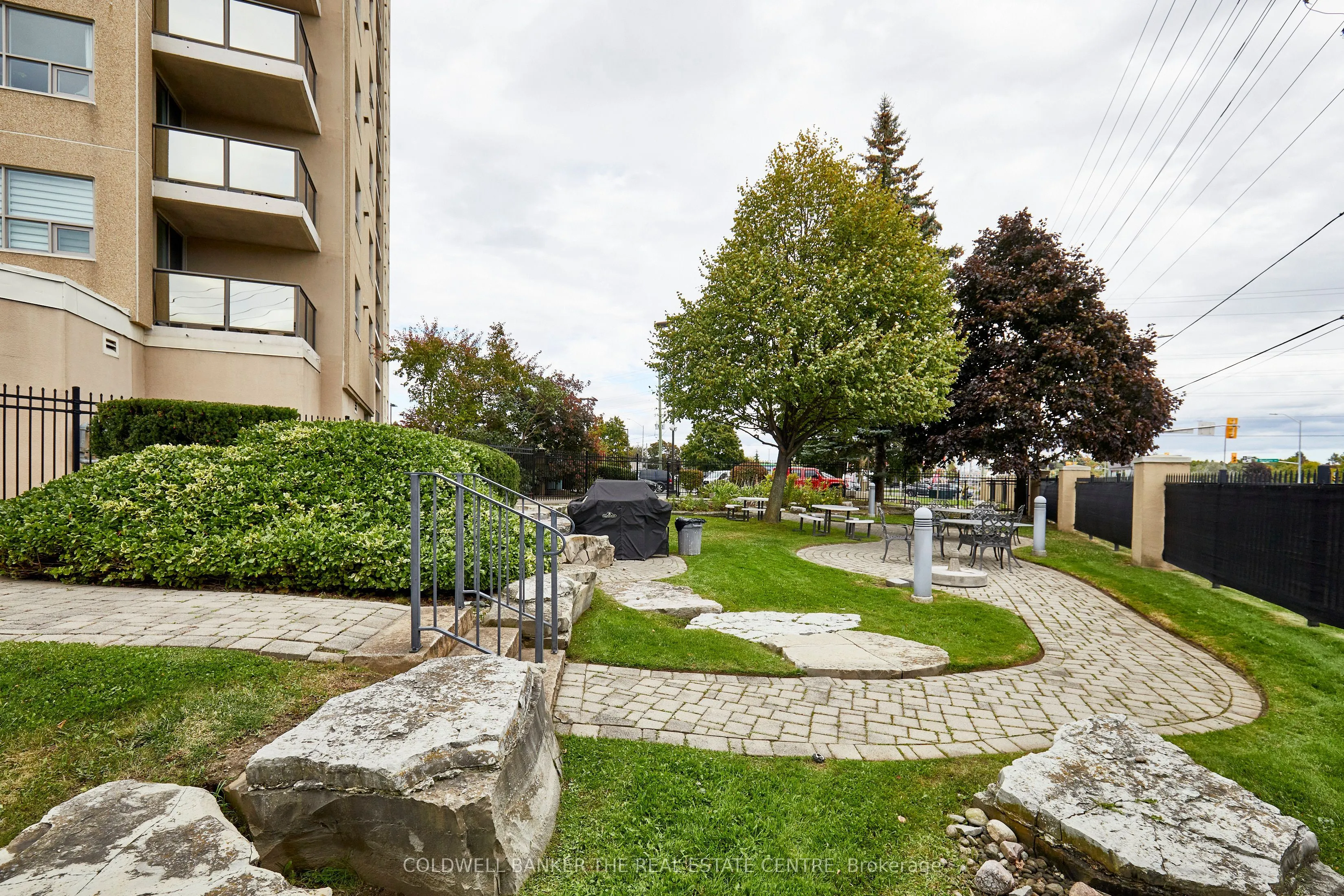 2 Westney Road N, #401