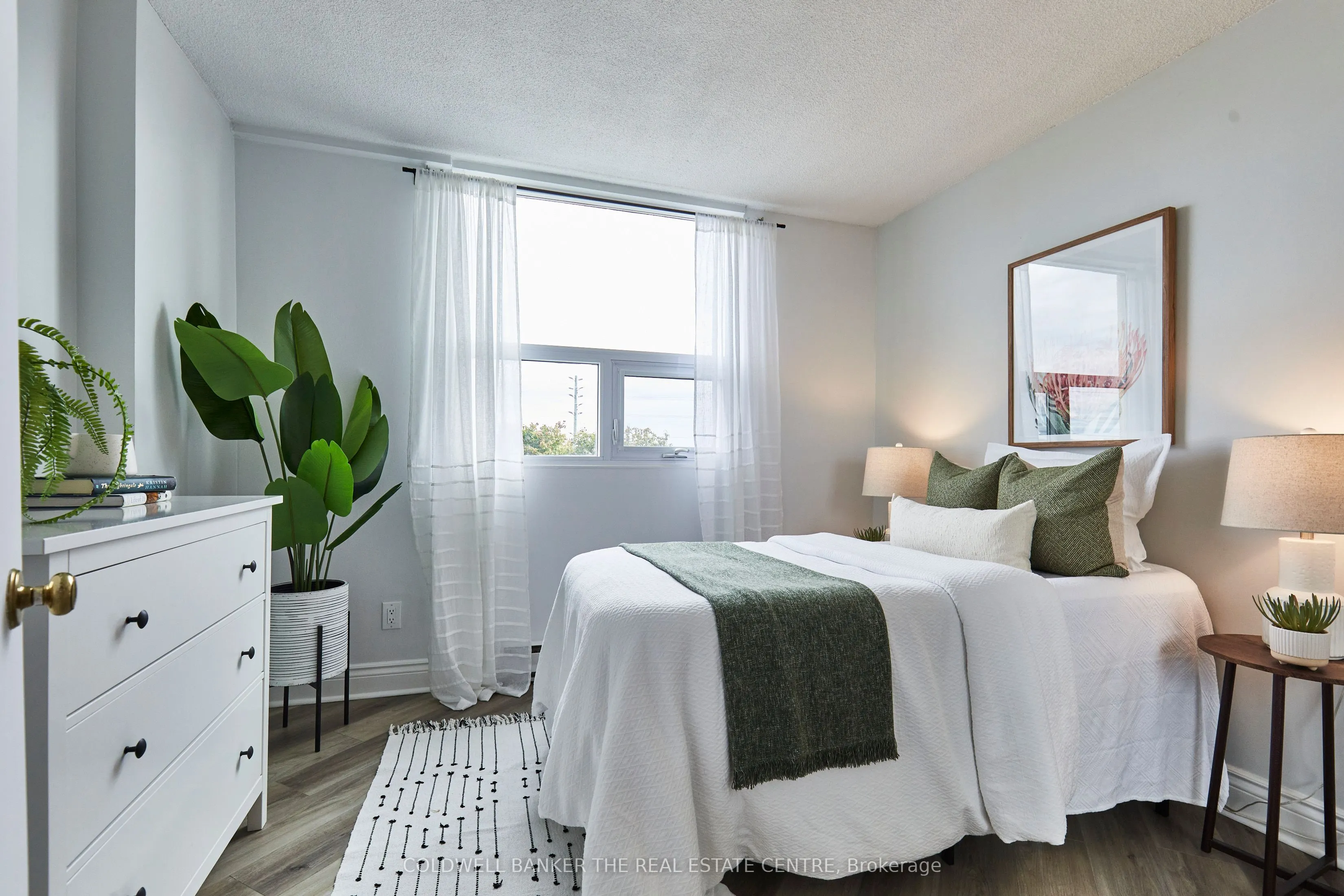 2 Westney Road N, #401
