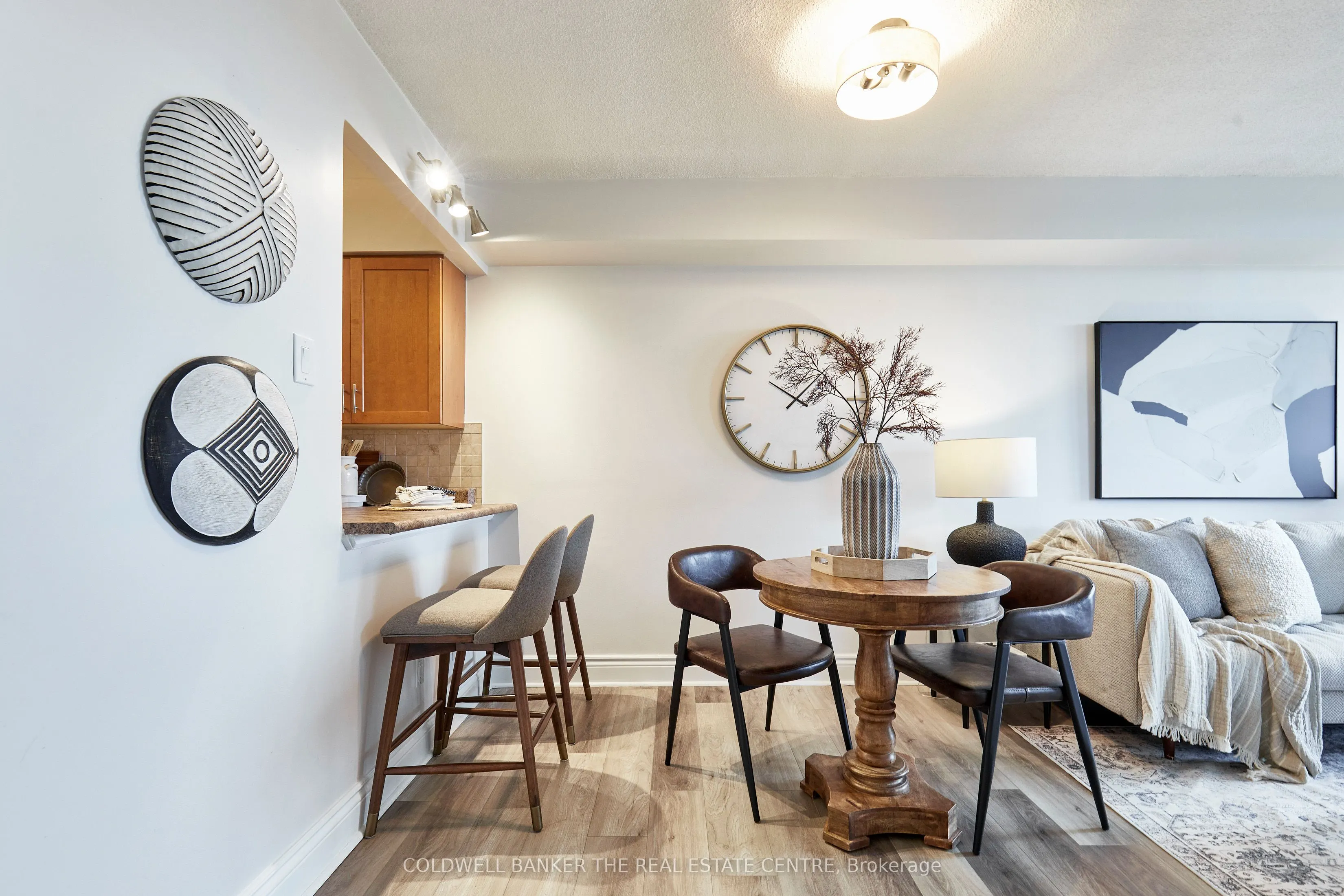 2 Westney Road N, #401