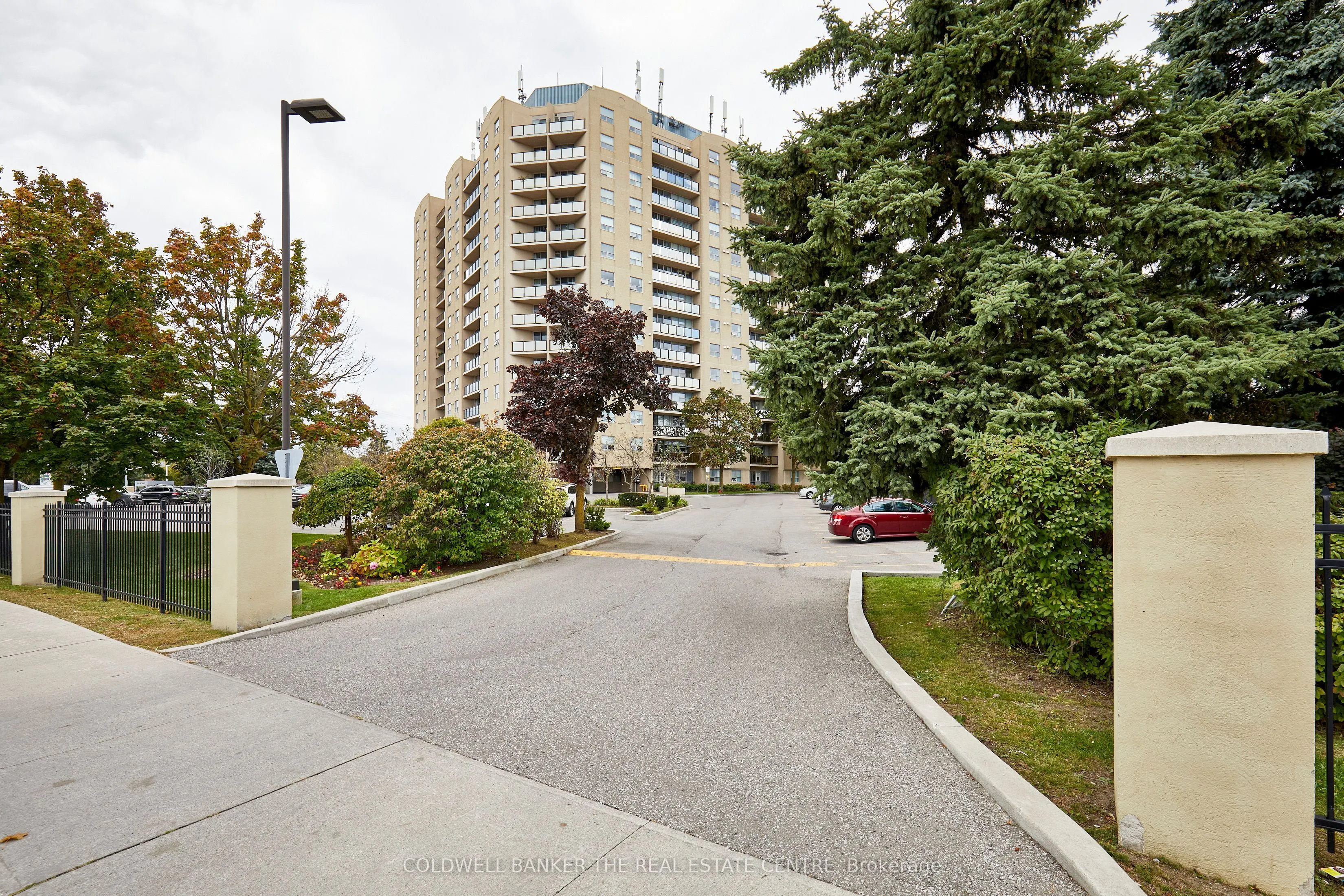 2 Westney Road N, #401