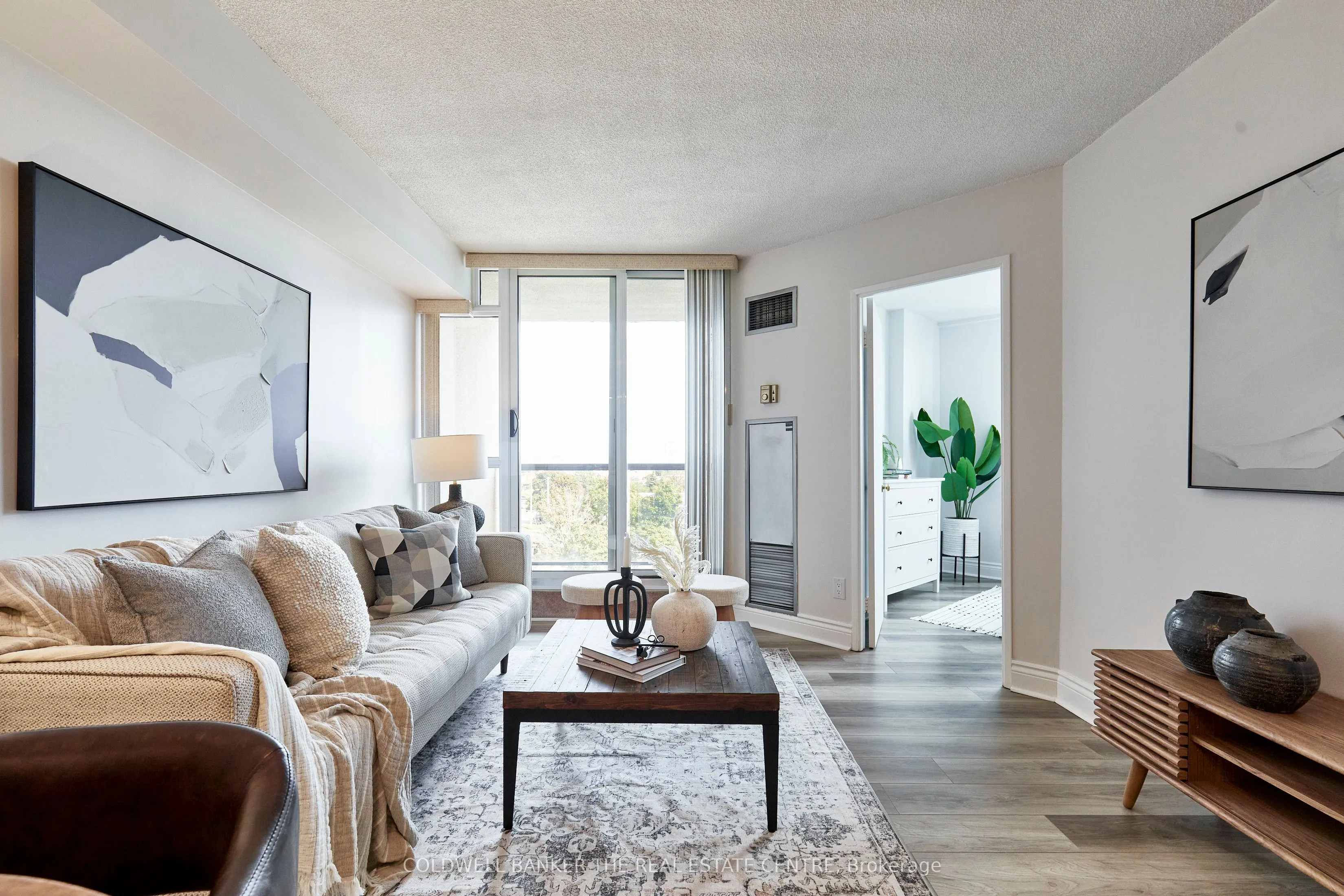 2 Westney Road N, #401