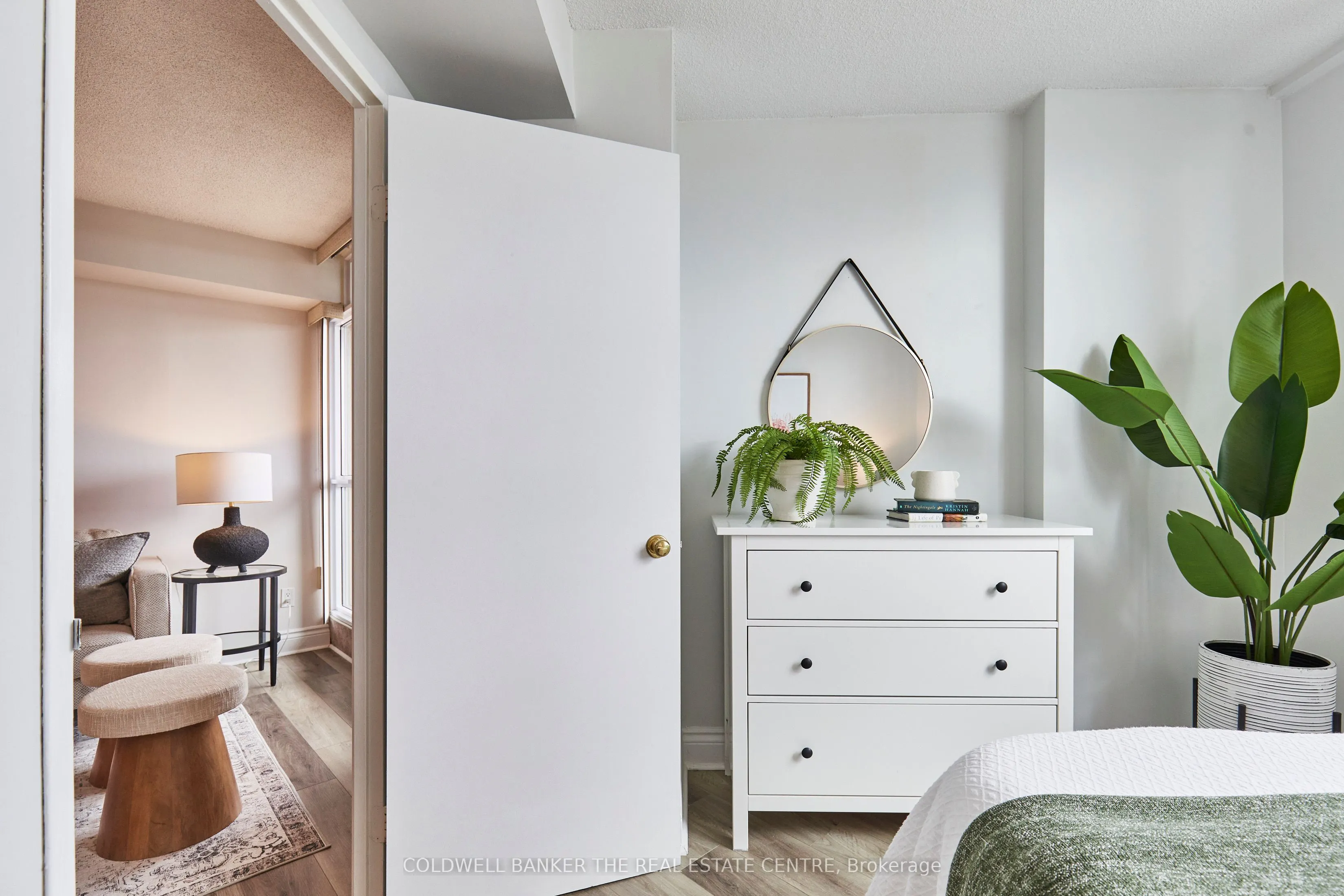 2 Westney Road N, #401