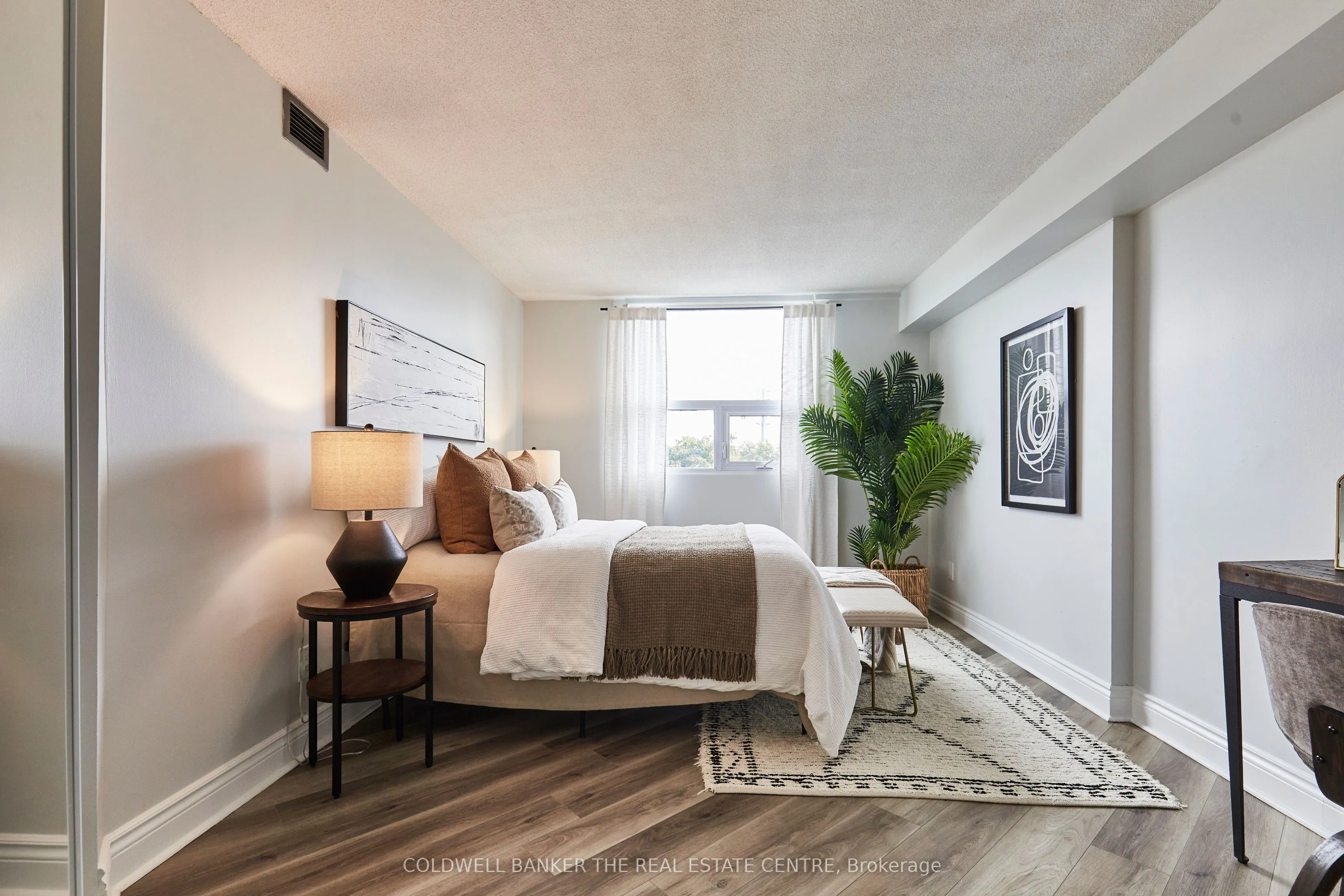 2 Westney Road N, #401