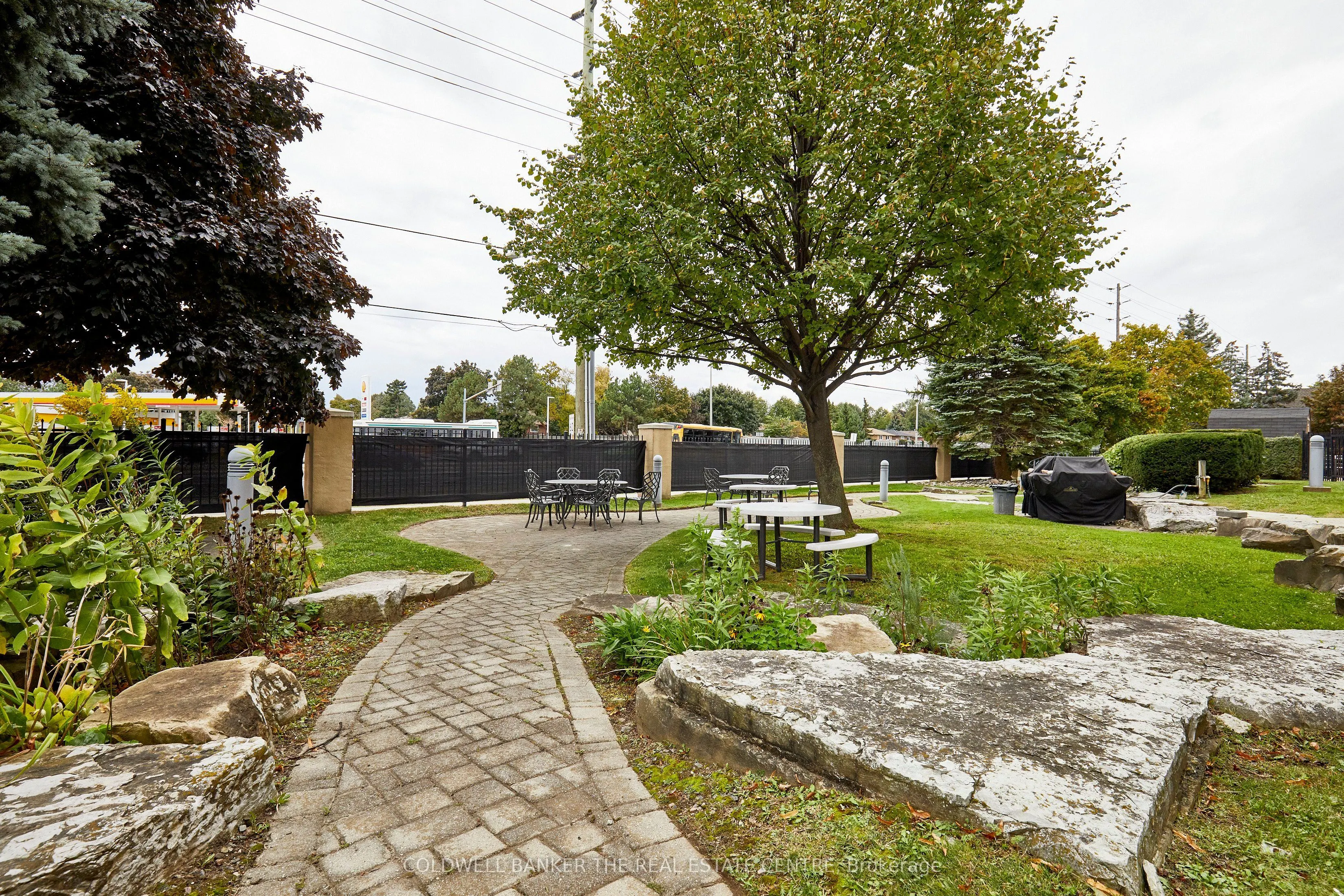 2 Westney Road N, #401