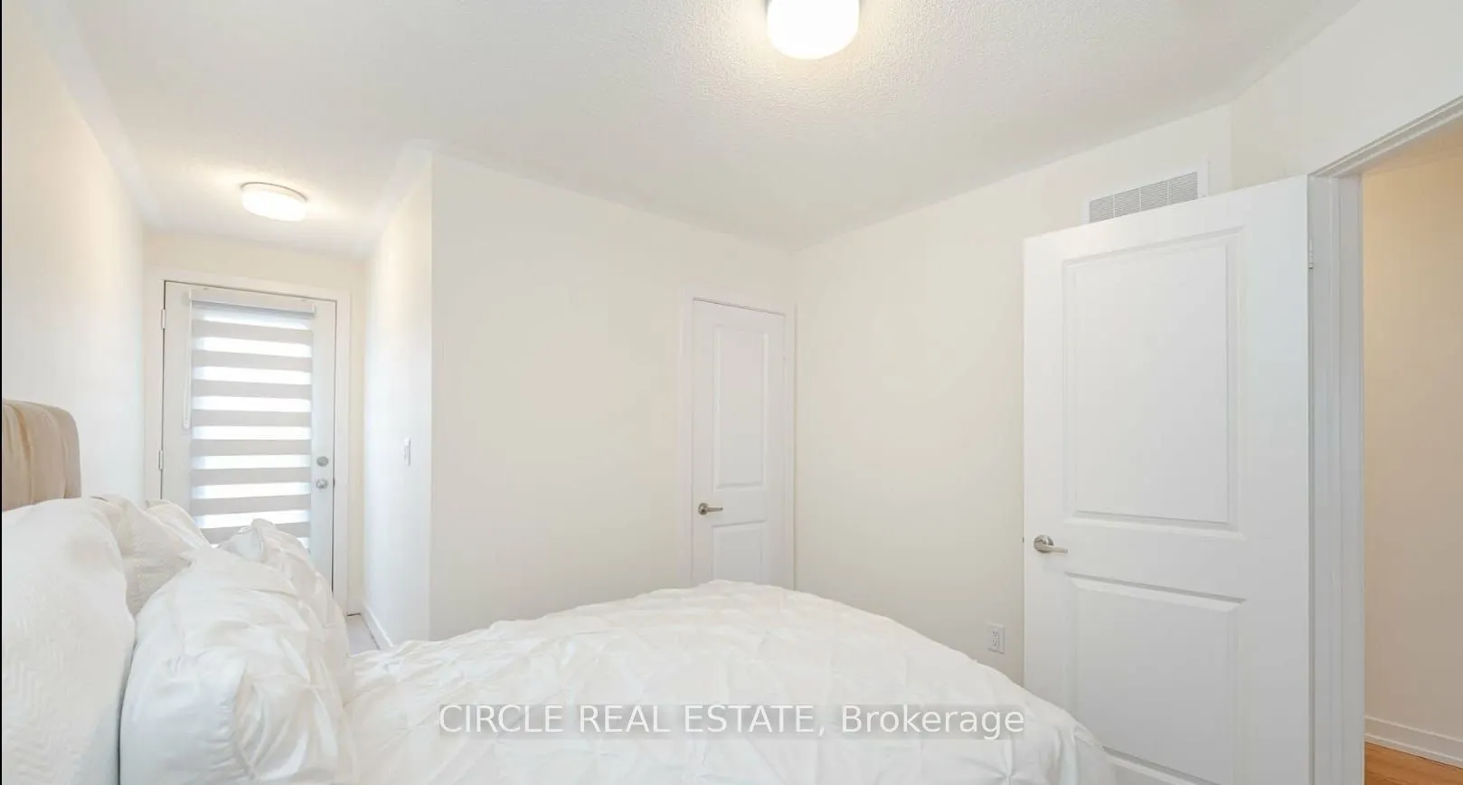 2594 Castlegate Crossing