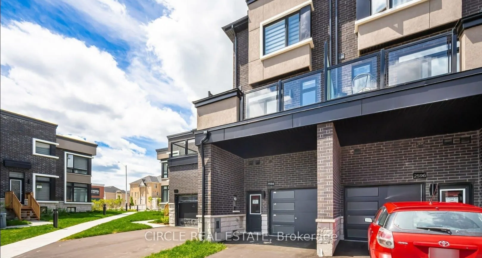 2594 Castlegate Crossing