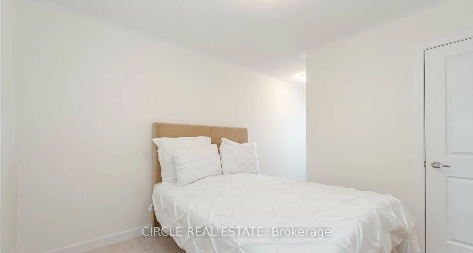 2594 Castlegate Crossing