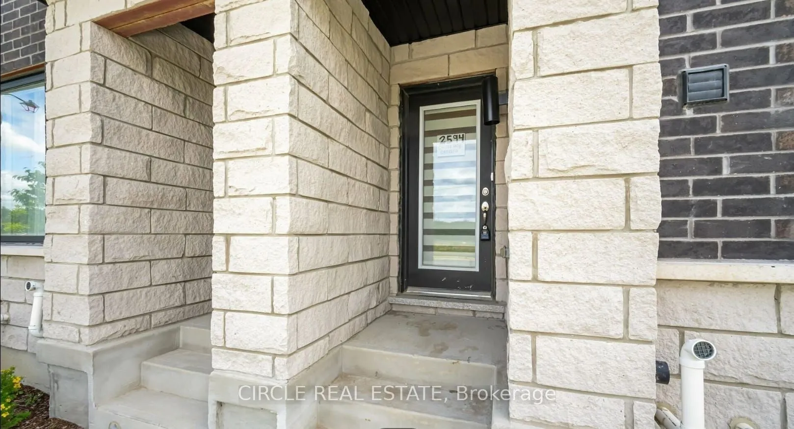 2594 Castlegate Crossing