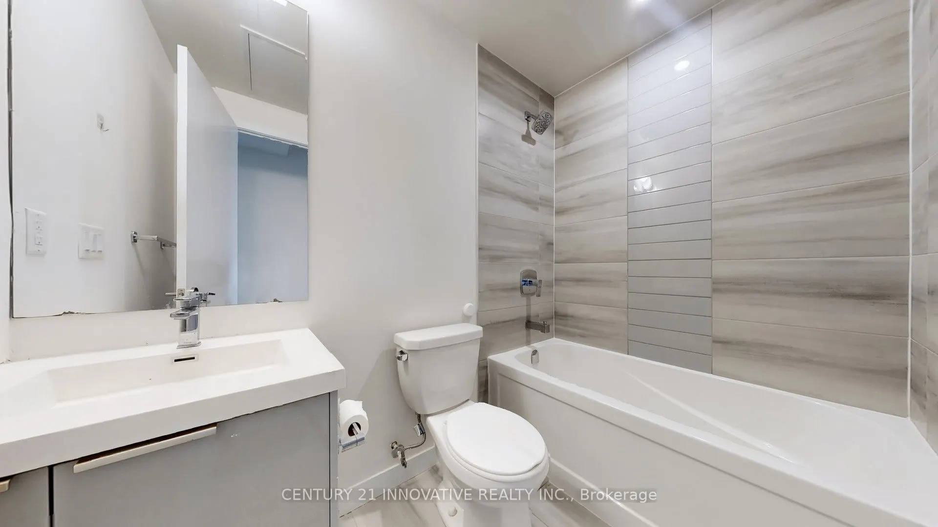 90 Glen Everest Road, #204