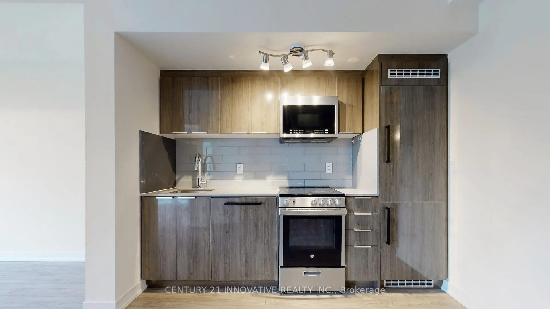 90 Glen Everest Road, #204