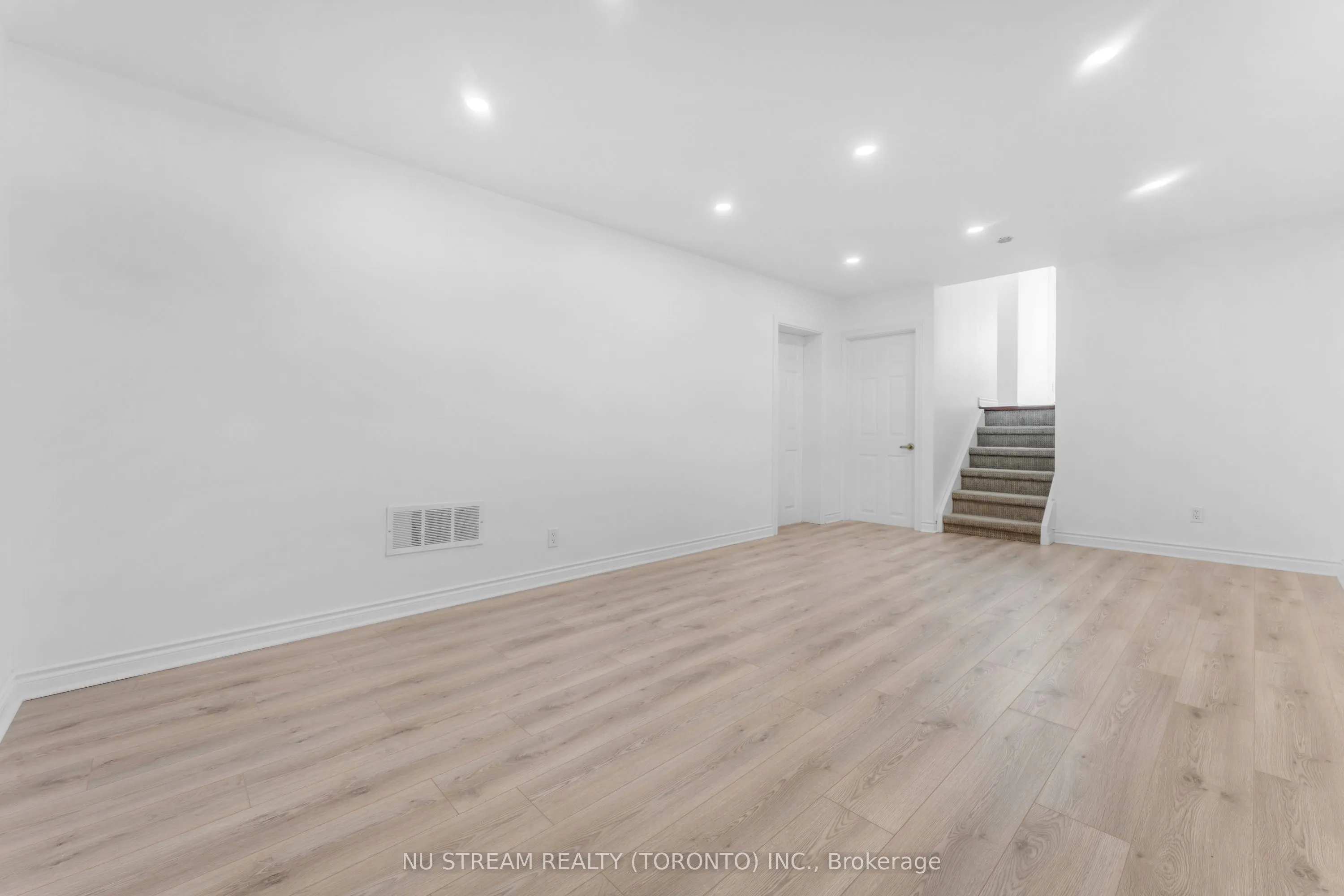 35 Shrewsbury Square
