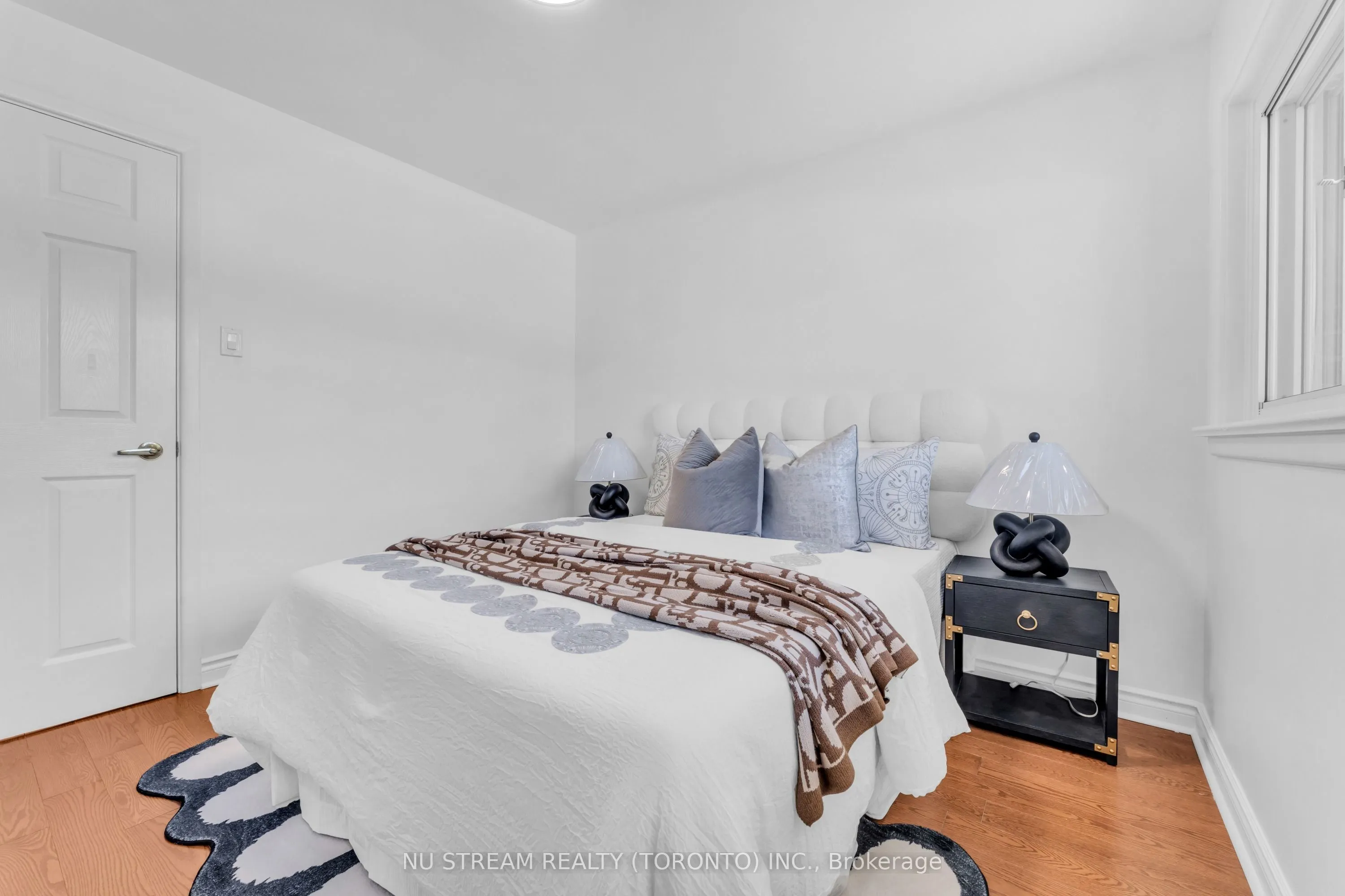 35 Shrewsbury Square