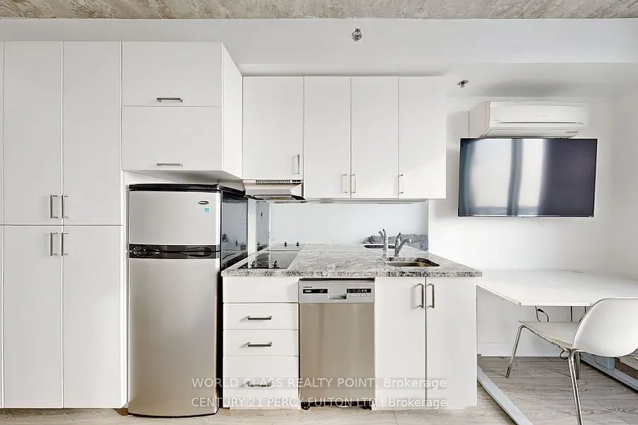 1900 Simcoe Street, #633