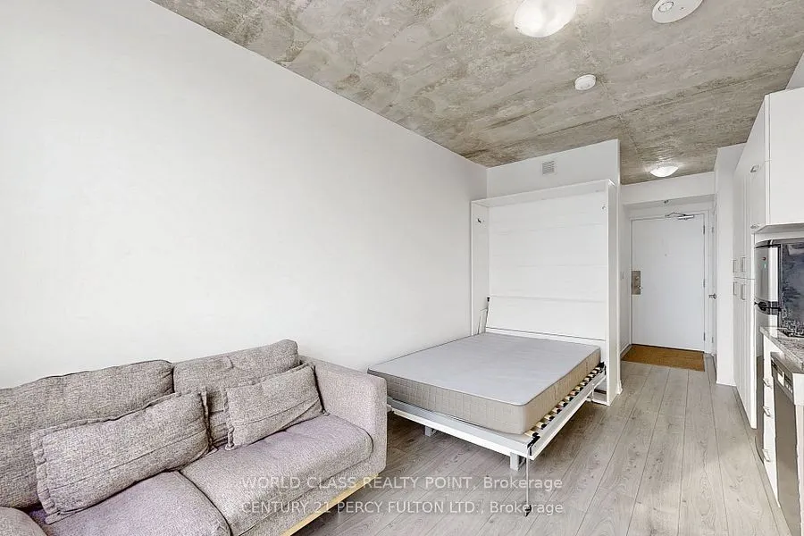 1900 Simcoe Street, #633