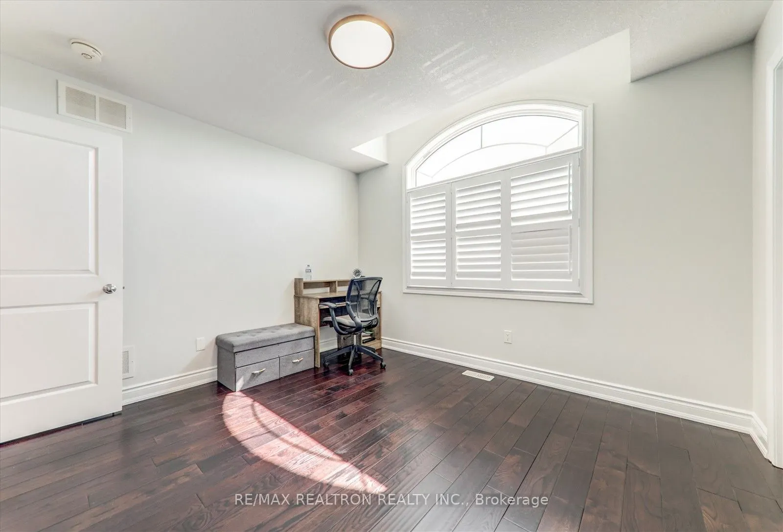 112 Fred Jackman Avenue