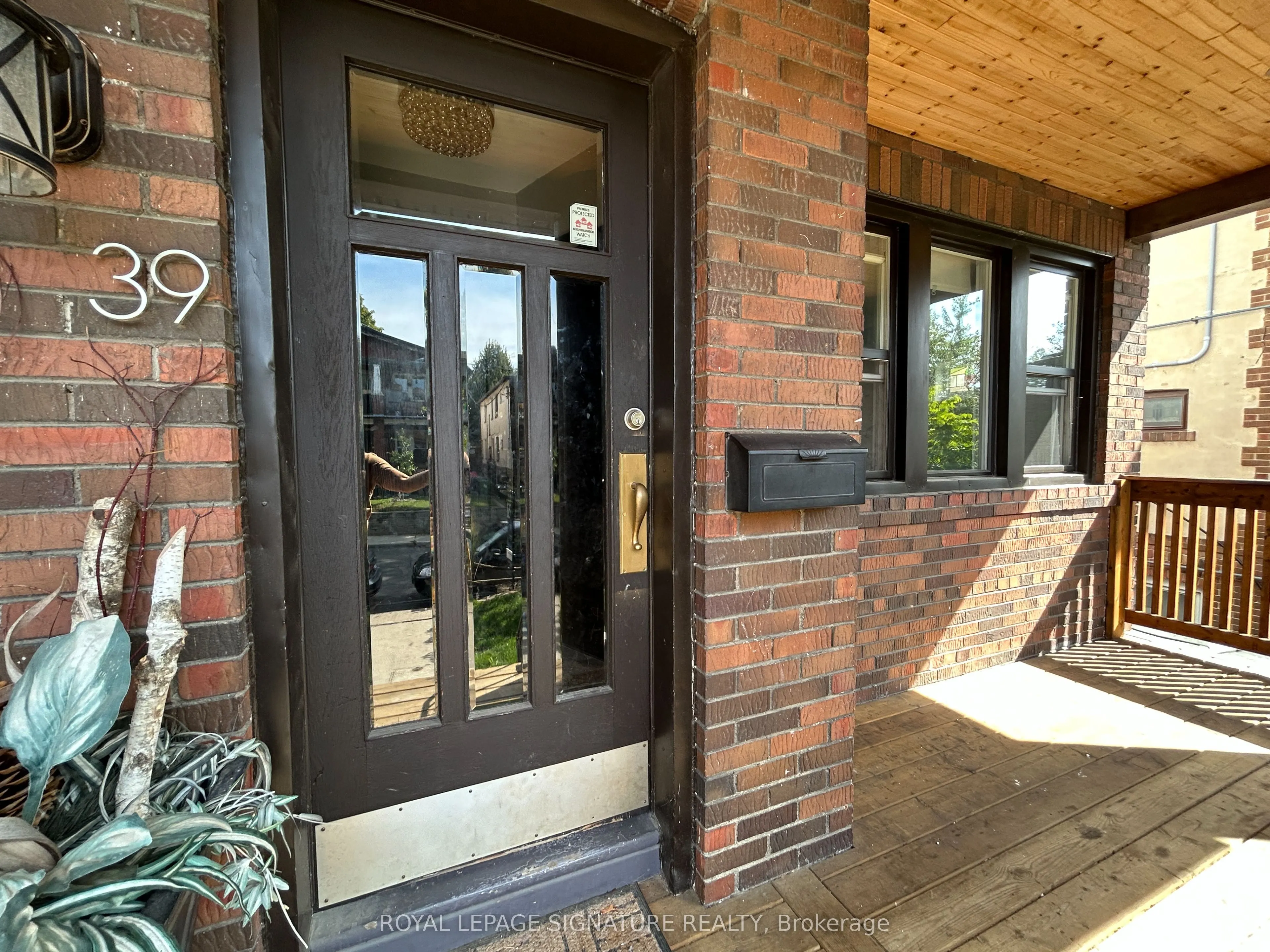 39 Scarboro Beach Boulevard, #Main