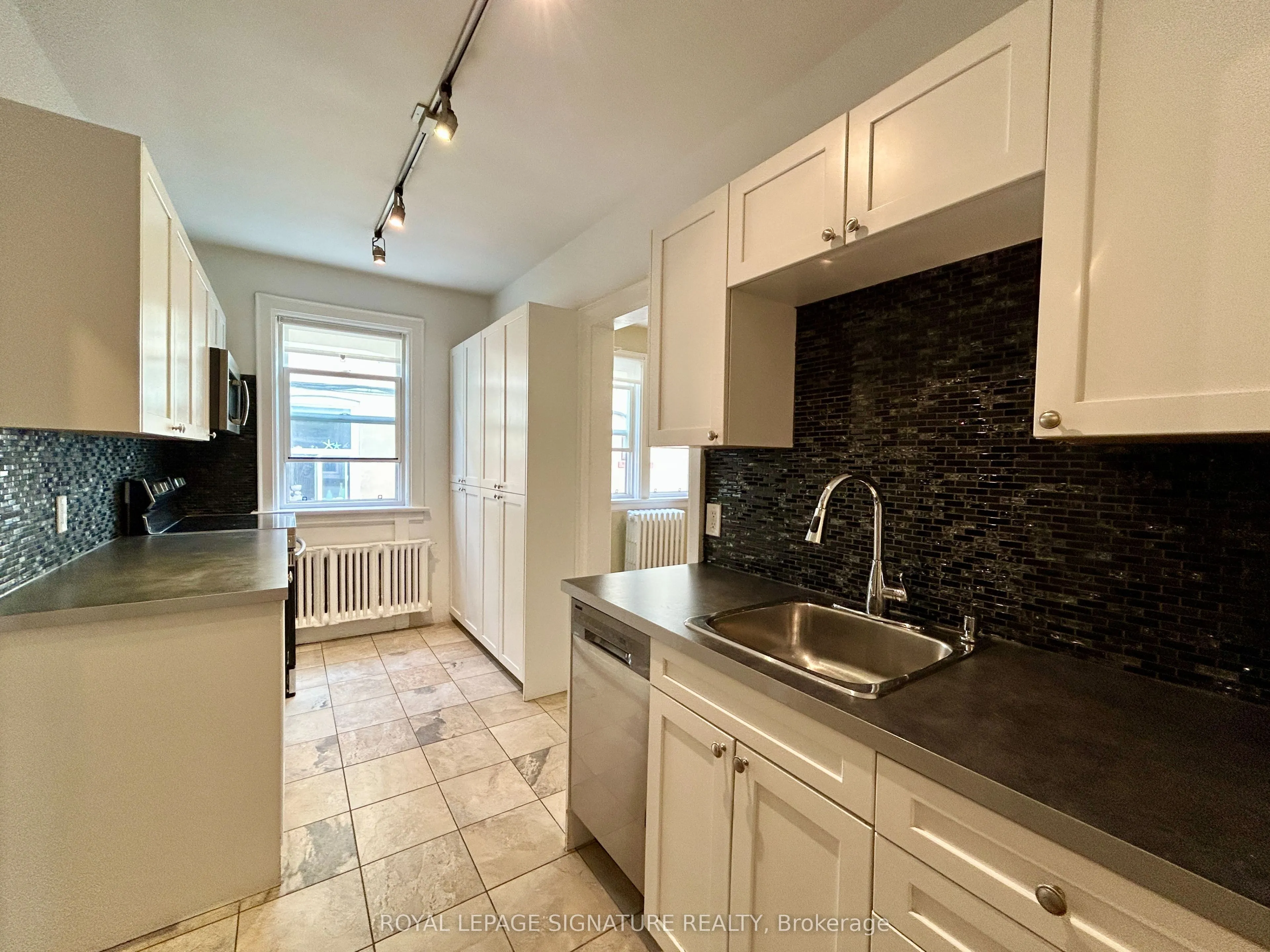 39 Scarboro Beach Boulevard, #Main
