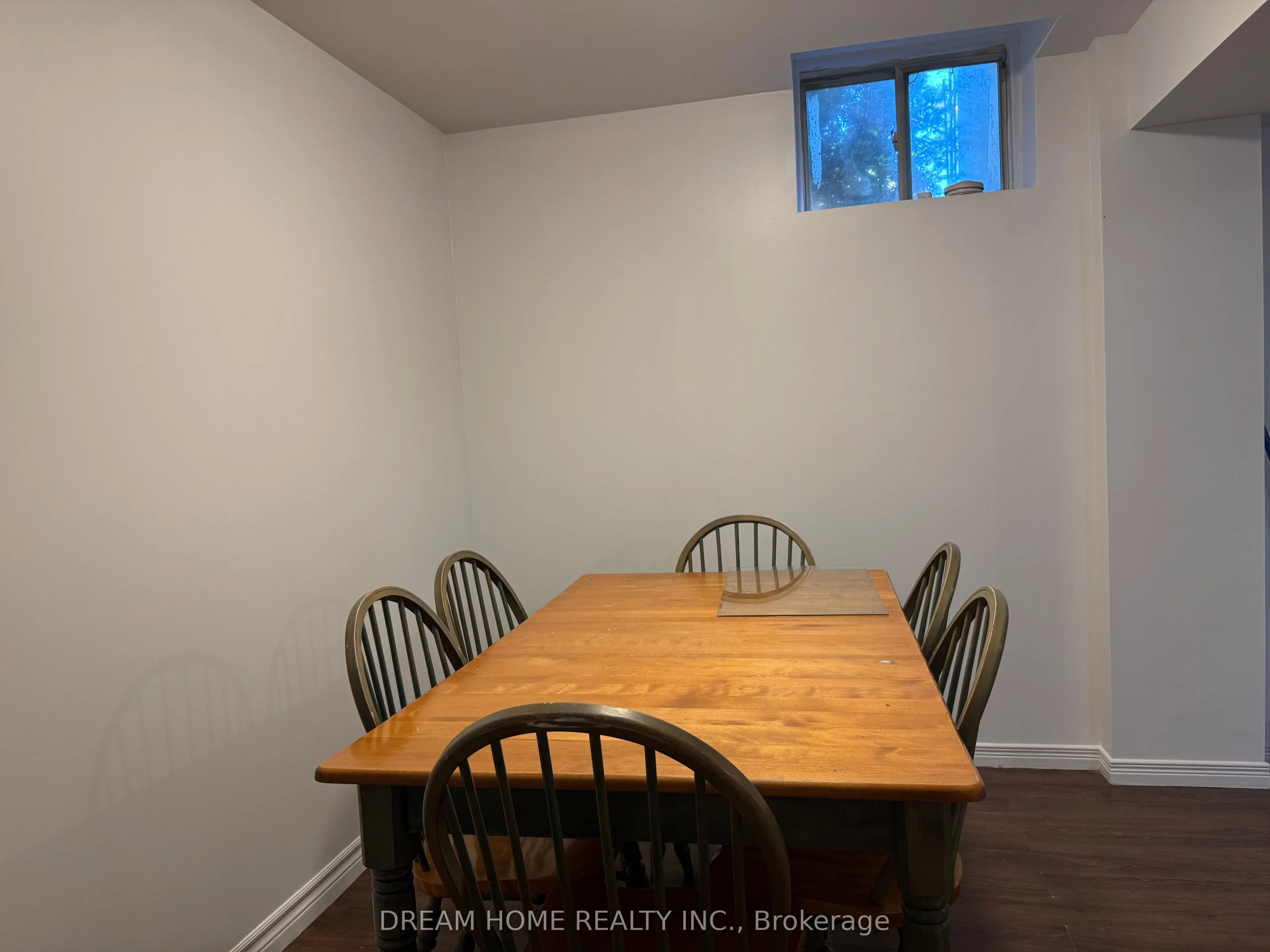 33 Vivian Road