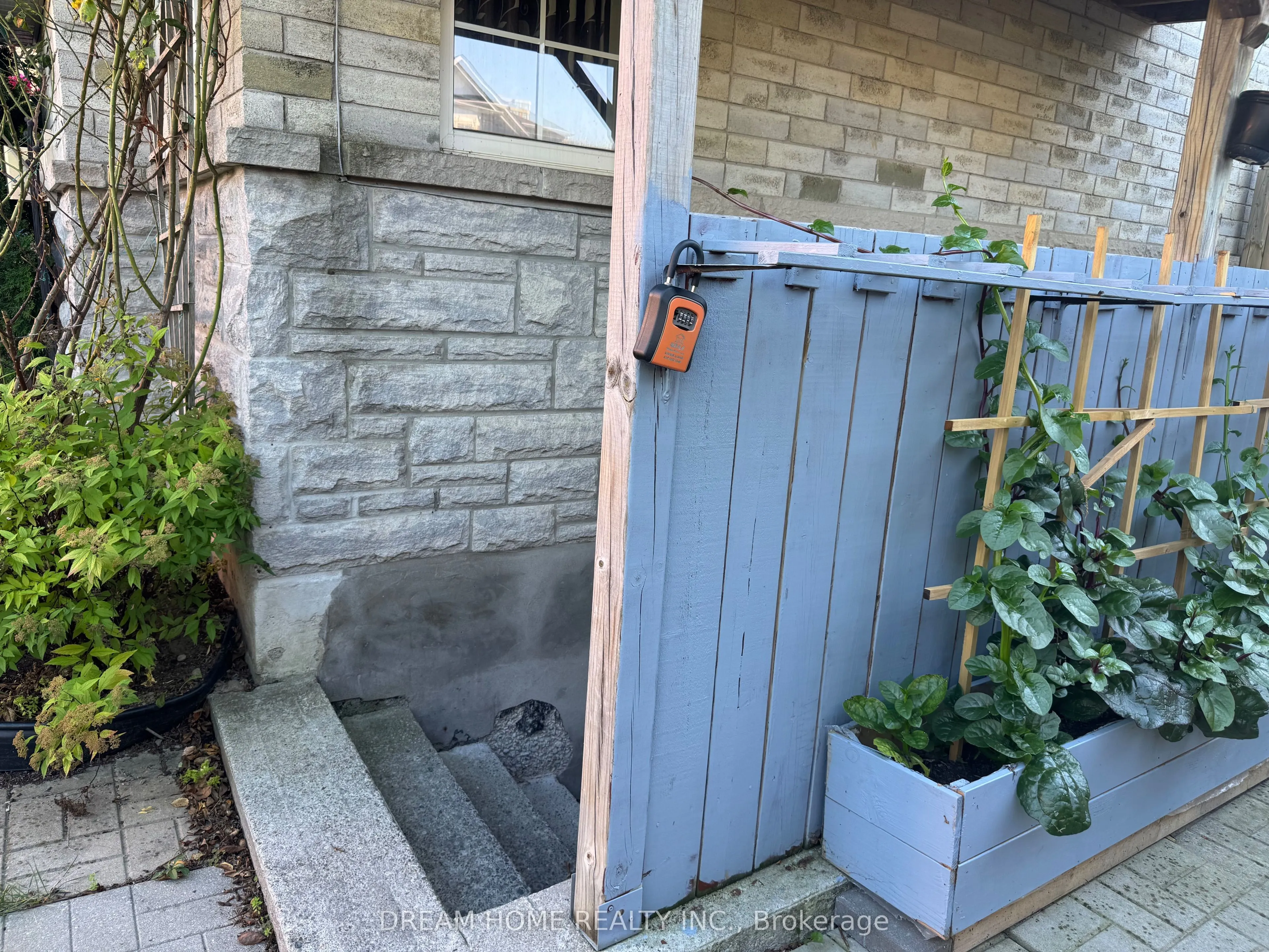 33 Vivian Road