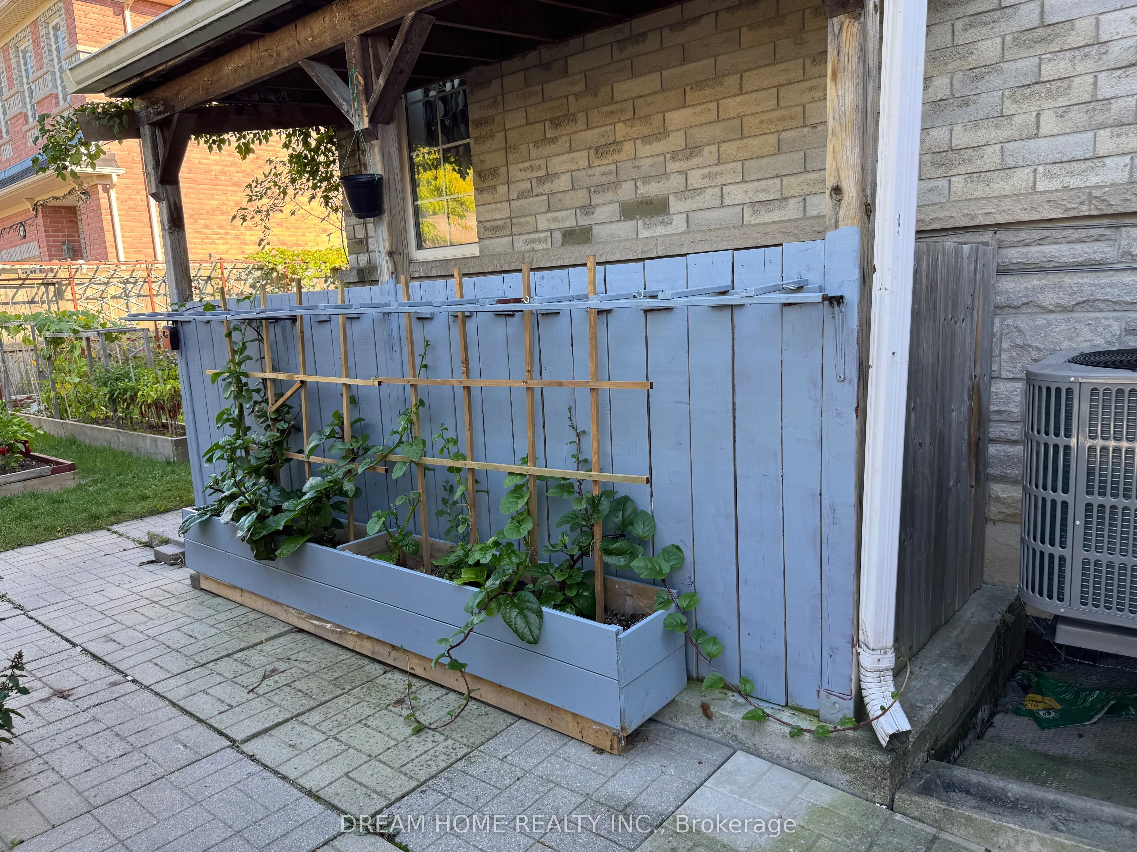 33 Vivian Road