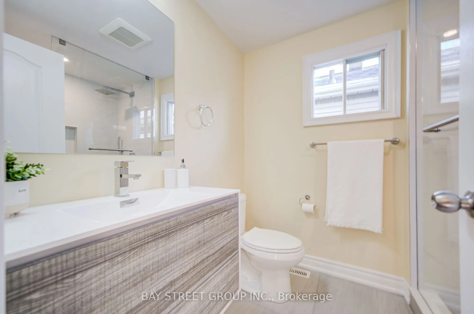 107 Enchanted Hills Crescent
