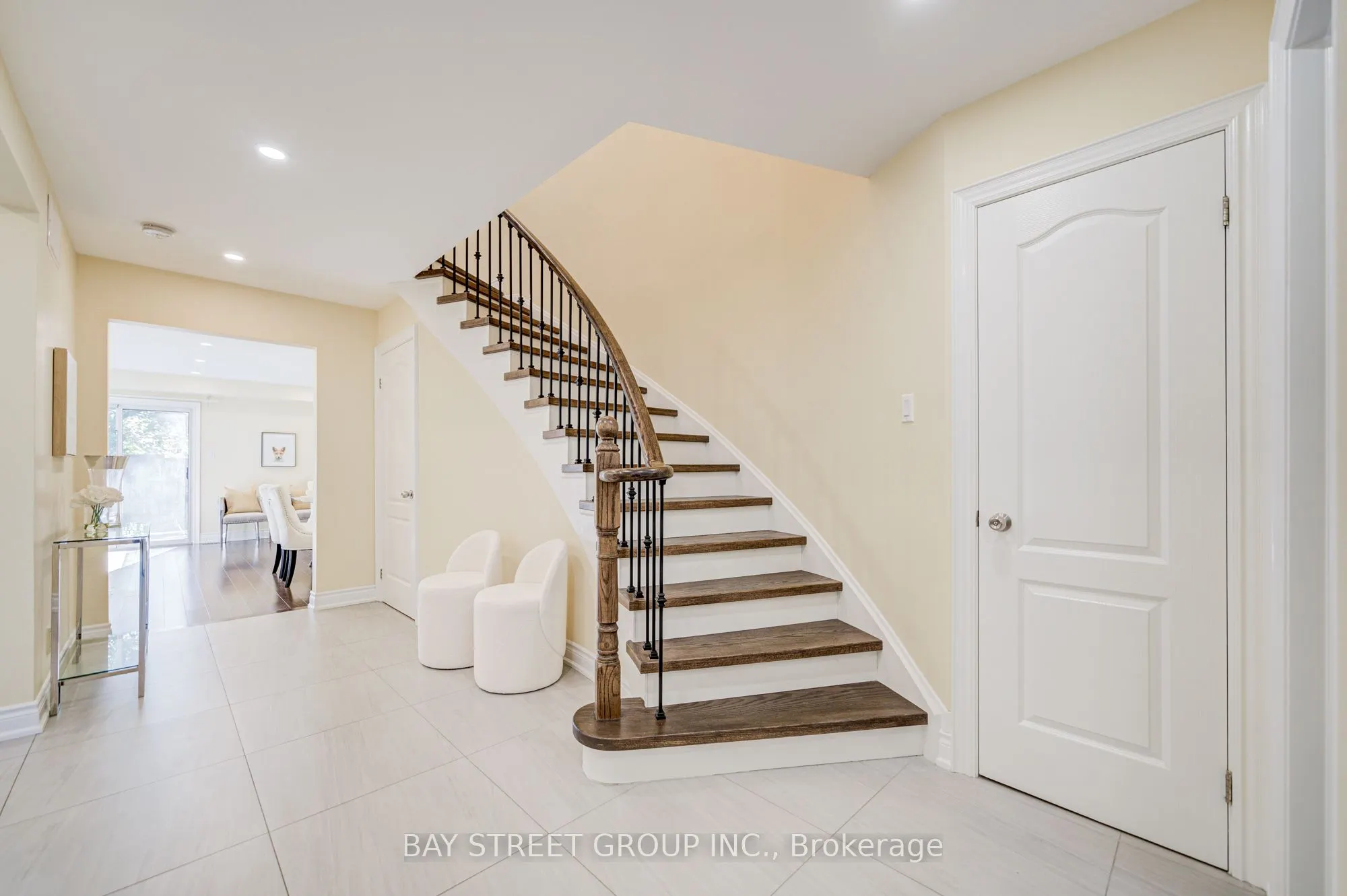 107 Enchanted Hills Crescent