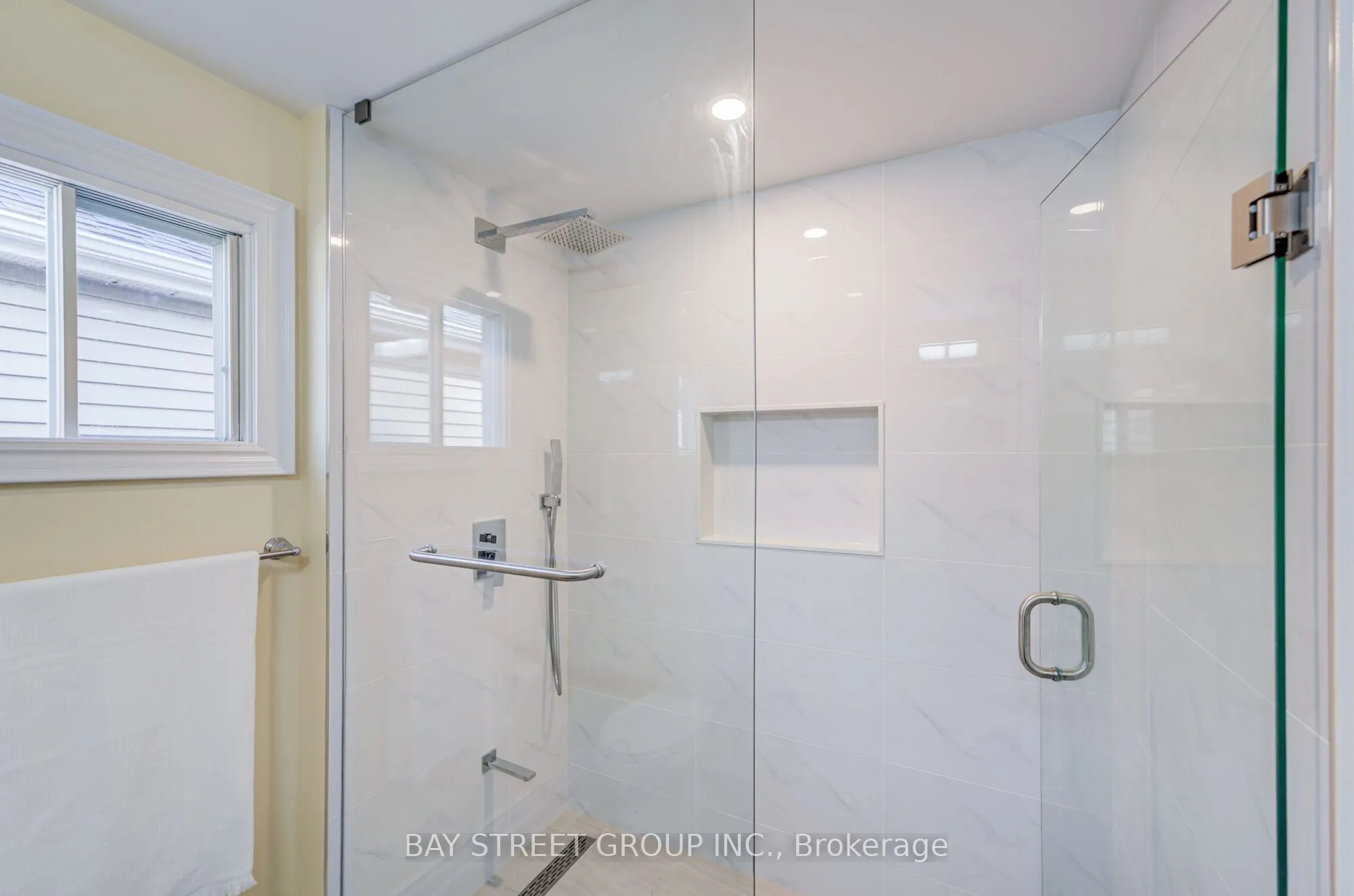 107 Enchanted Hills Crescent