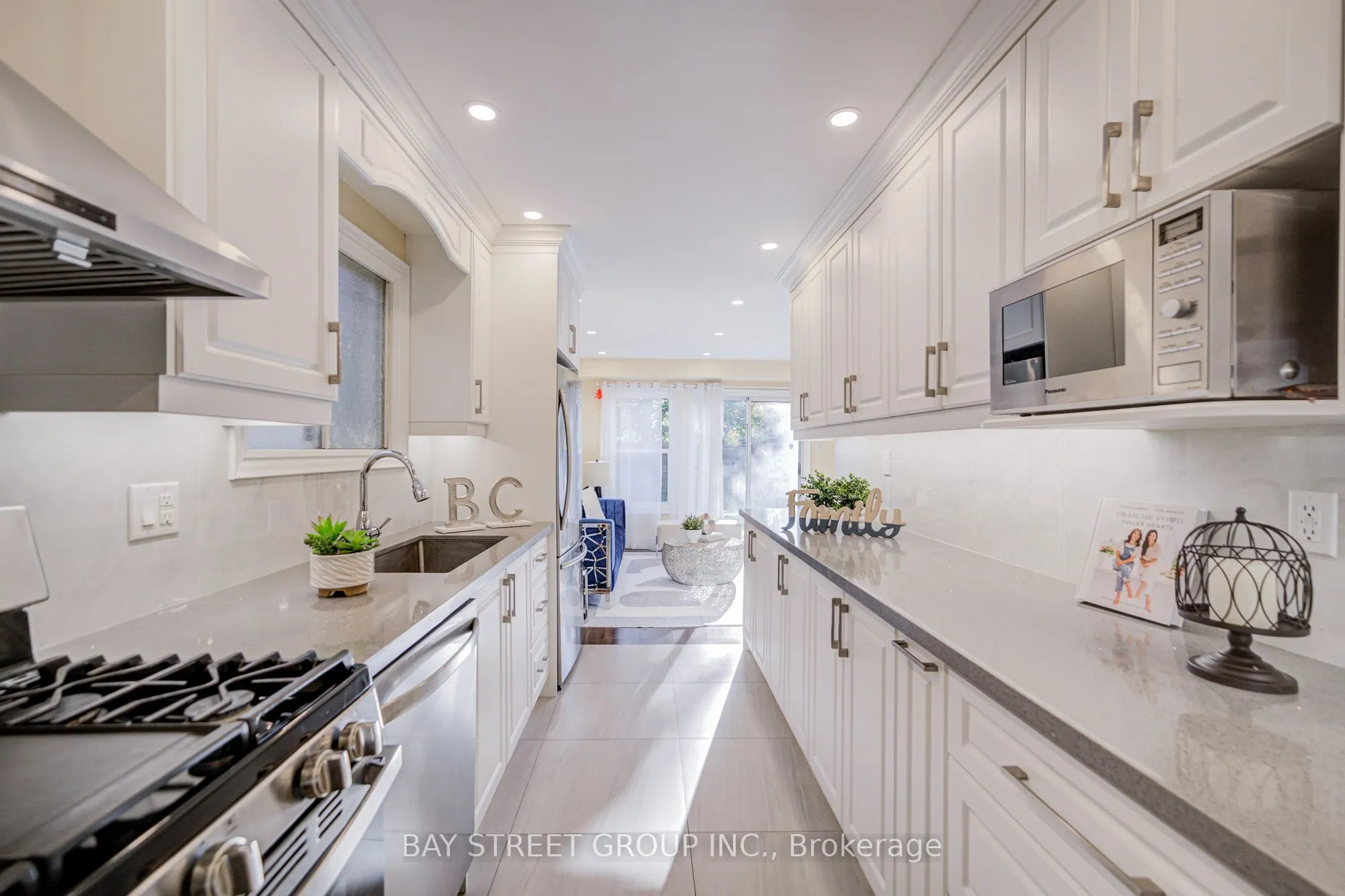 107 Enchanted Hills Crescent